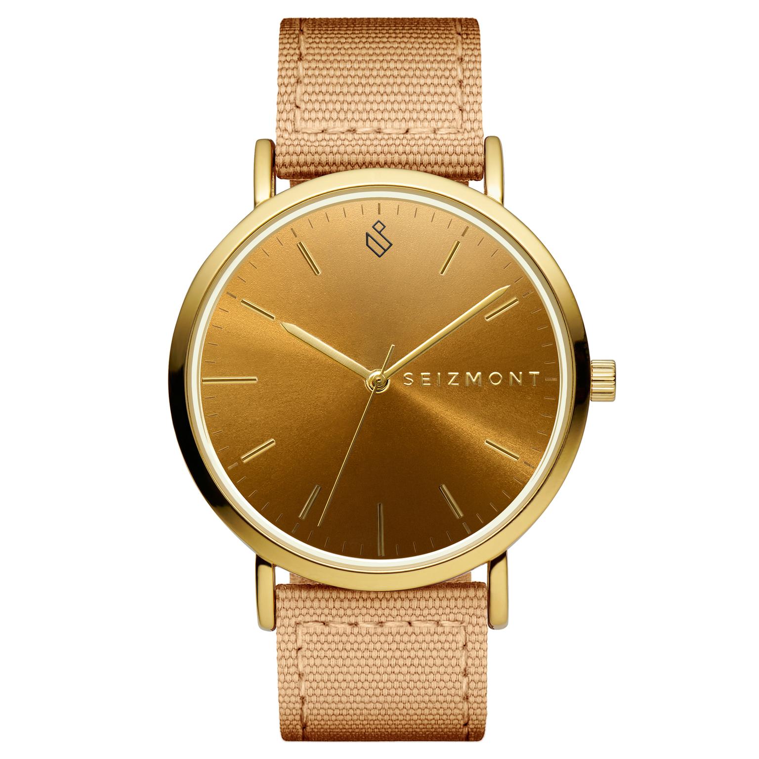 Moment | Minimalistisch goudkleurig horloge met analoog kwartsuurwerk, champagnekleurige wijzerplaat en zandkleurige nylon band Moment | Minimalistisch goudkleurig horloge met analoog kwartsuurwerk, champagnekleurige wijzerplaat en zandkleurige nylon band