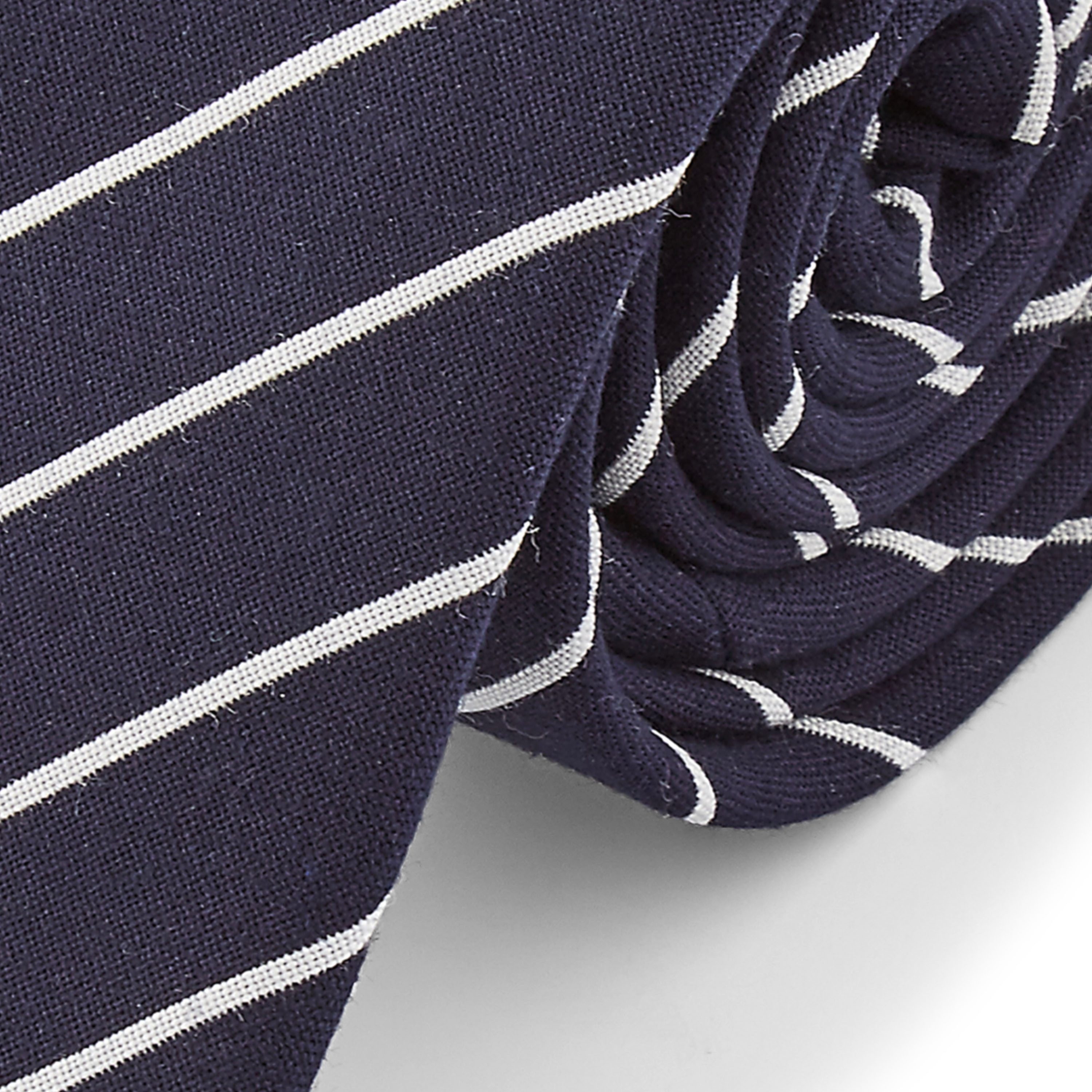 Laivastonsininen raidallinen solmio - 2