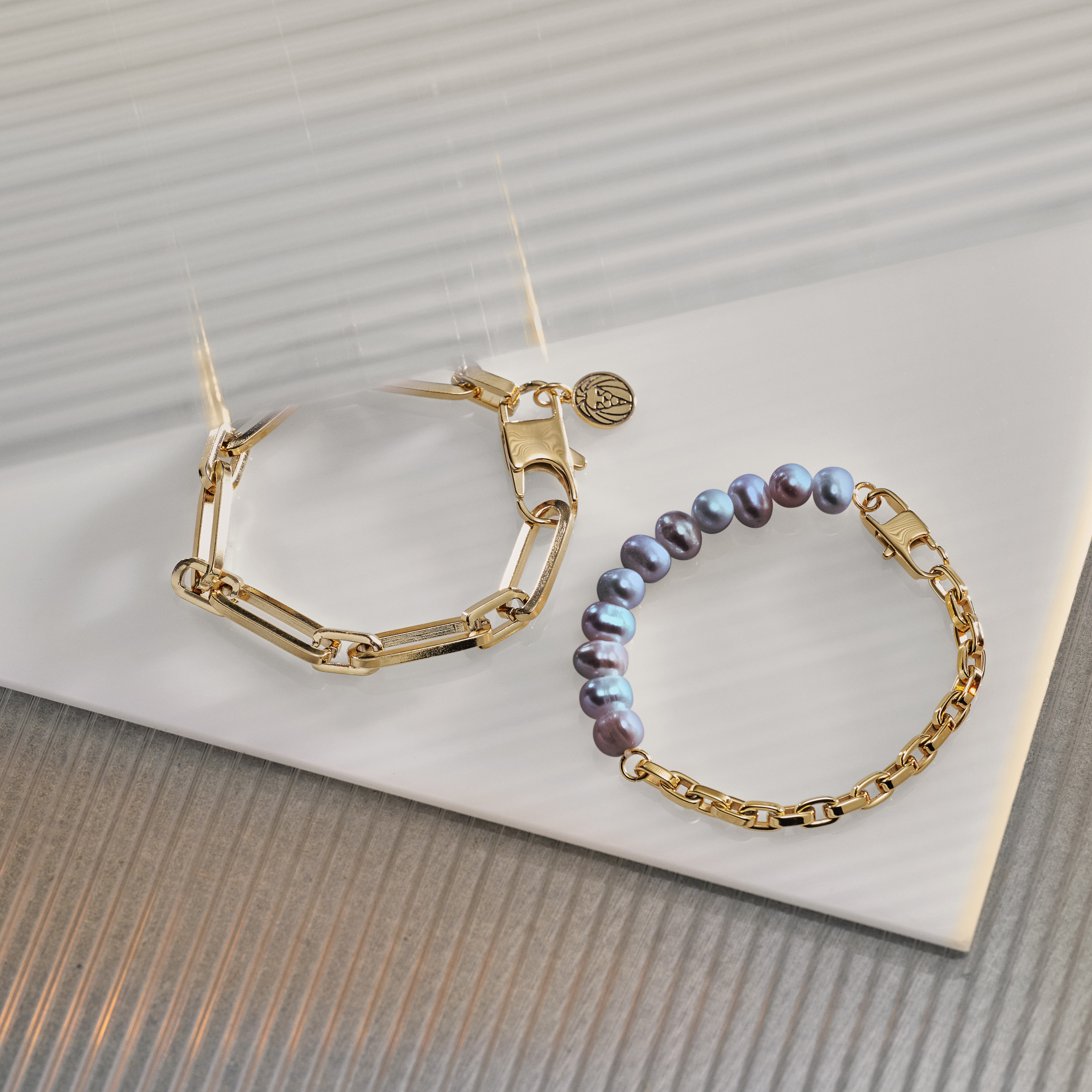 Ocatá | Pulsera de cadena con ancla plateada y perla negra - 5