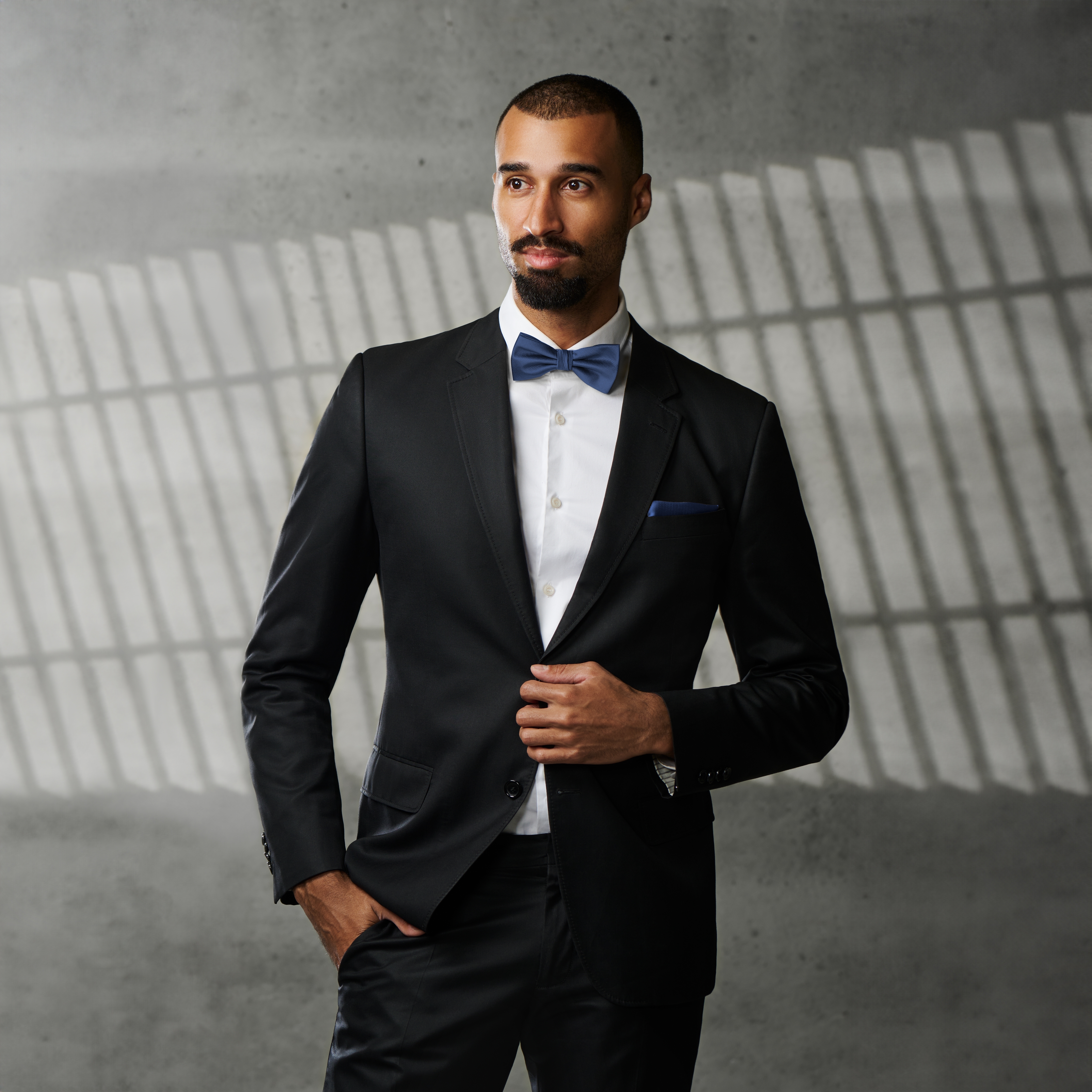 Tummansininen valmiiksi solmittu rusetti silkkitvilliä - 2