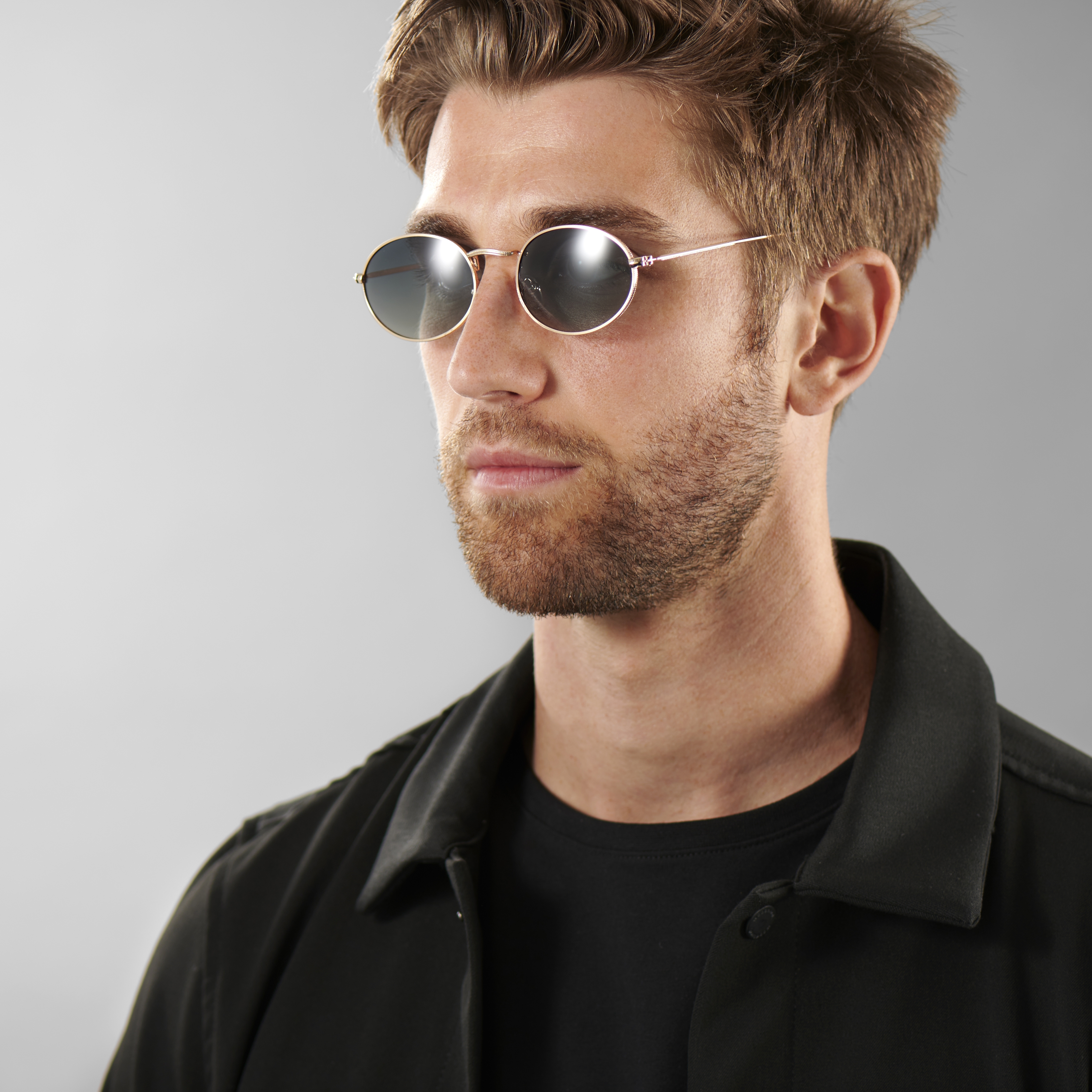 Ambit kullatooni ja rohelised ovaalsed päikeseprillid - 2