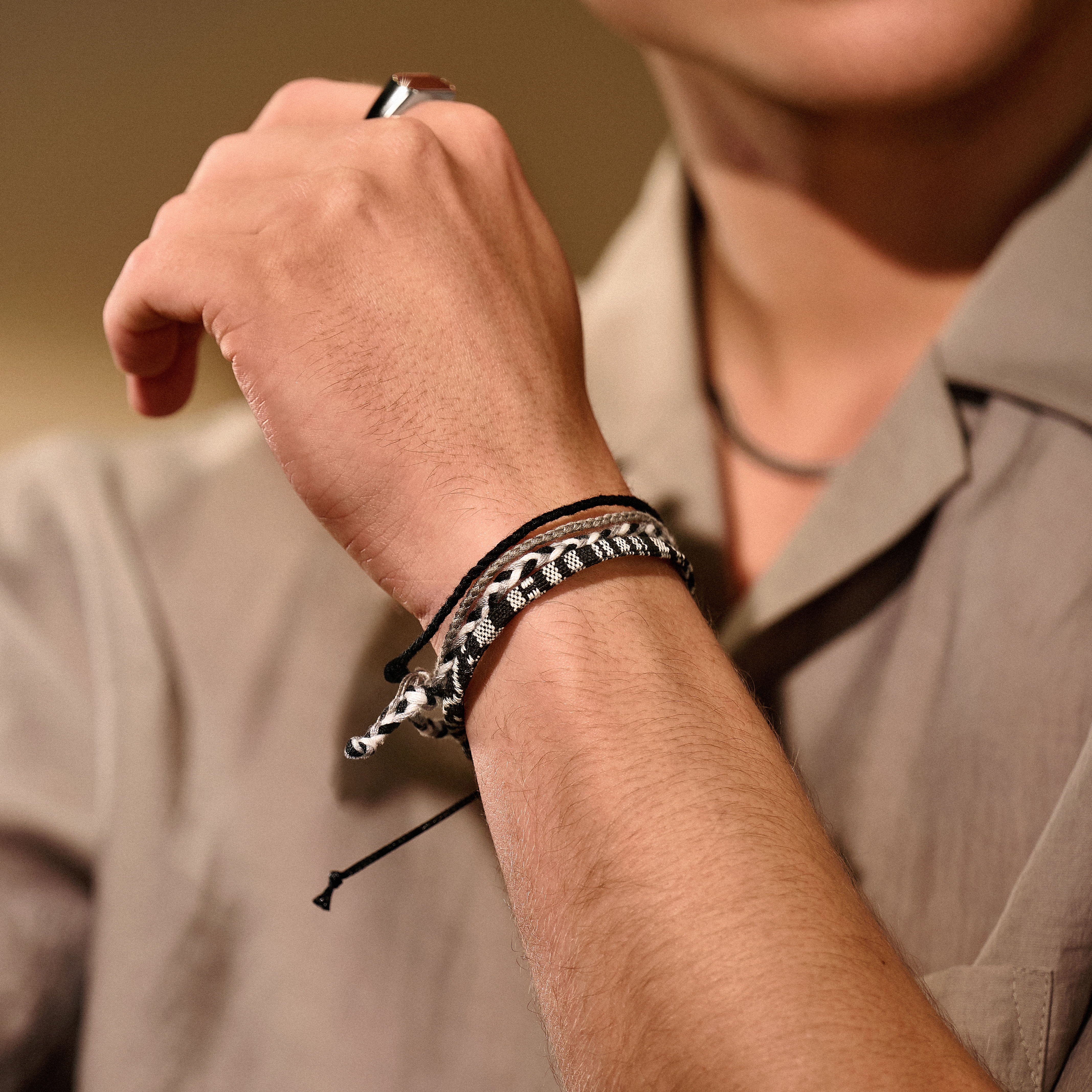 Sort og Hvit Surfer Tekstilarmbånd - 3