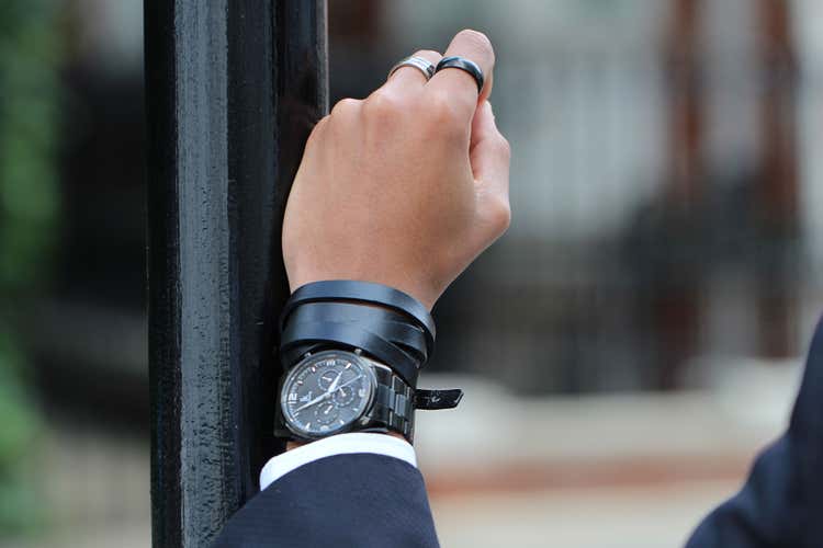 Anello di titanio e carbonio due linee Disponibile! Fort Tempus