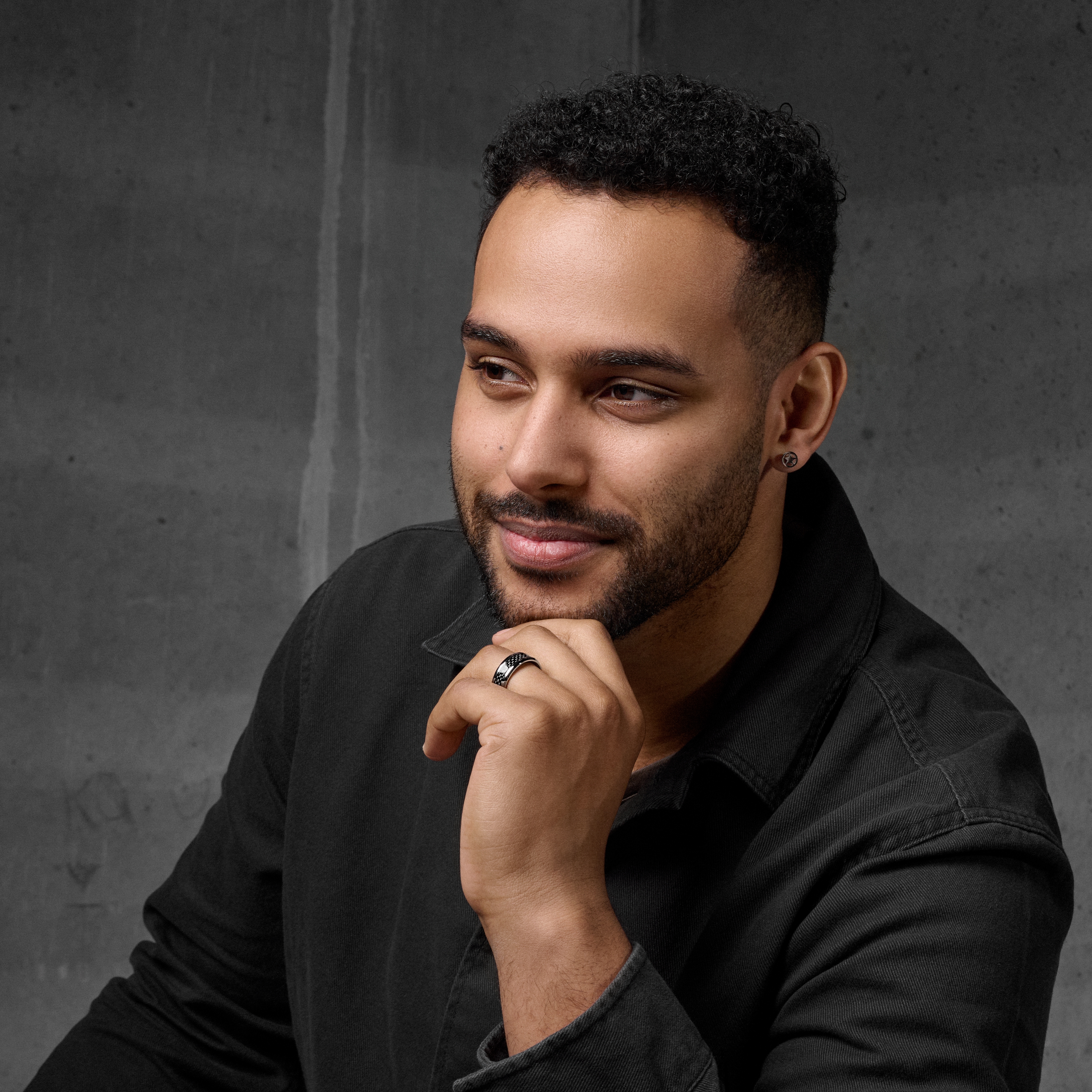 Hyperan | 8mm titanový prsten stříbrné barvy s vložkou z uhlíkových vláken - 4