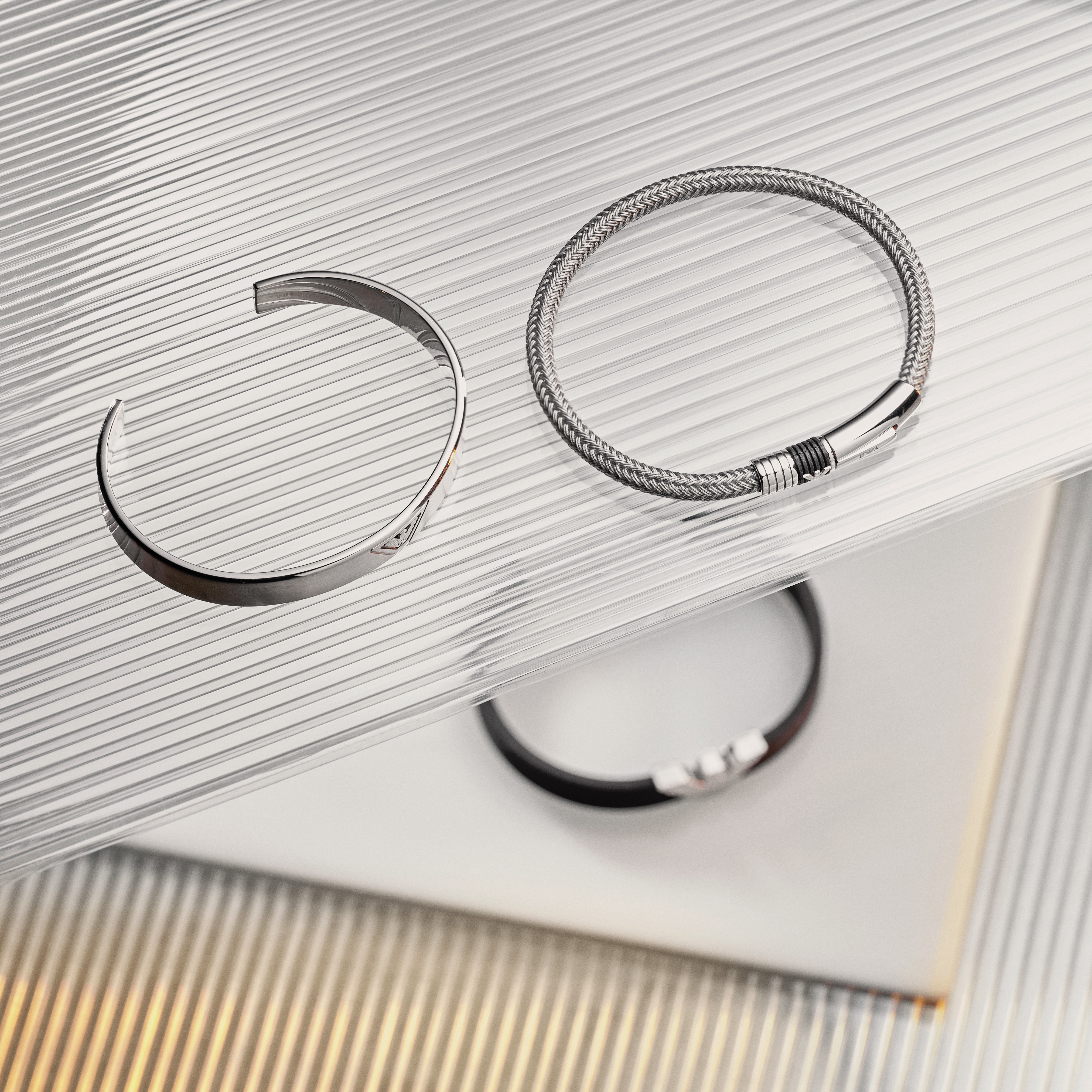 Bracciale cuff Emporio Armani con logo dell'aquila - 4