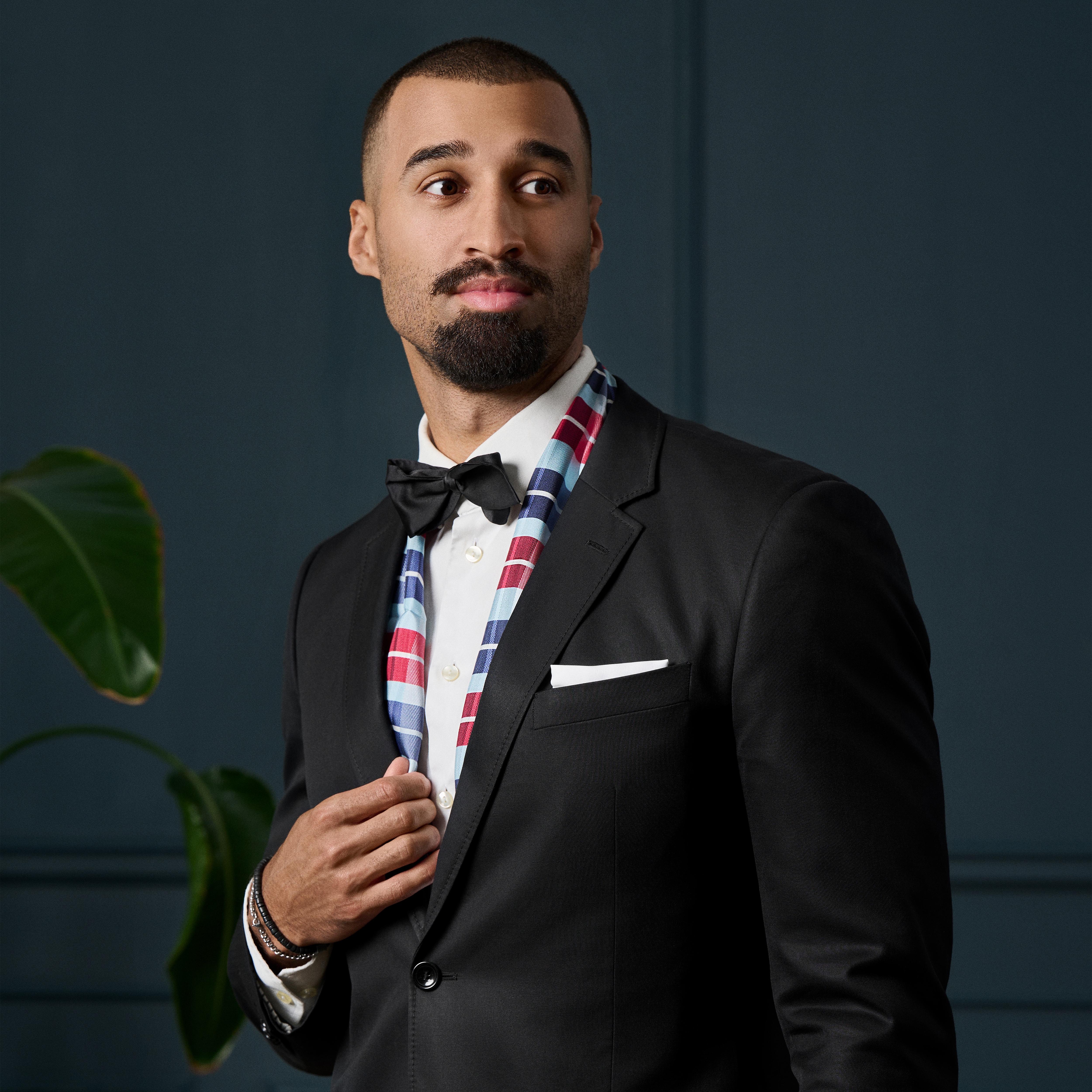 Écharpe en soie à motif à carreaux bleu et bordeaux - 4