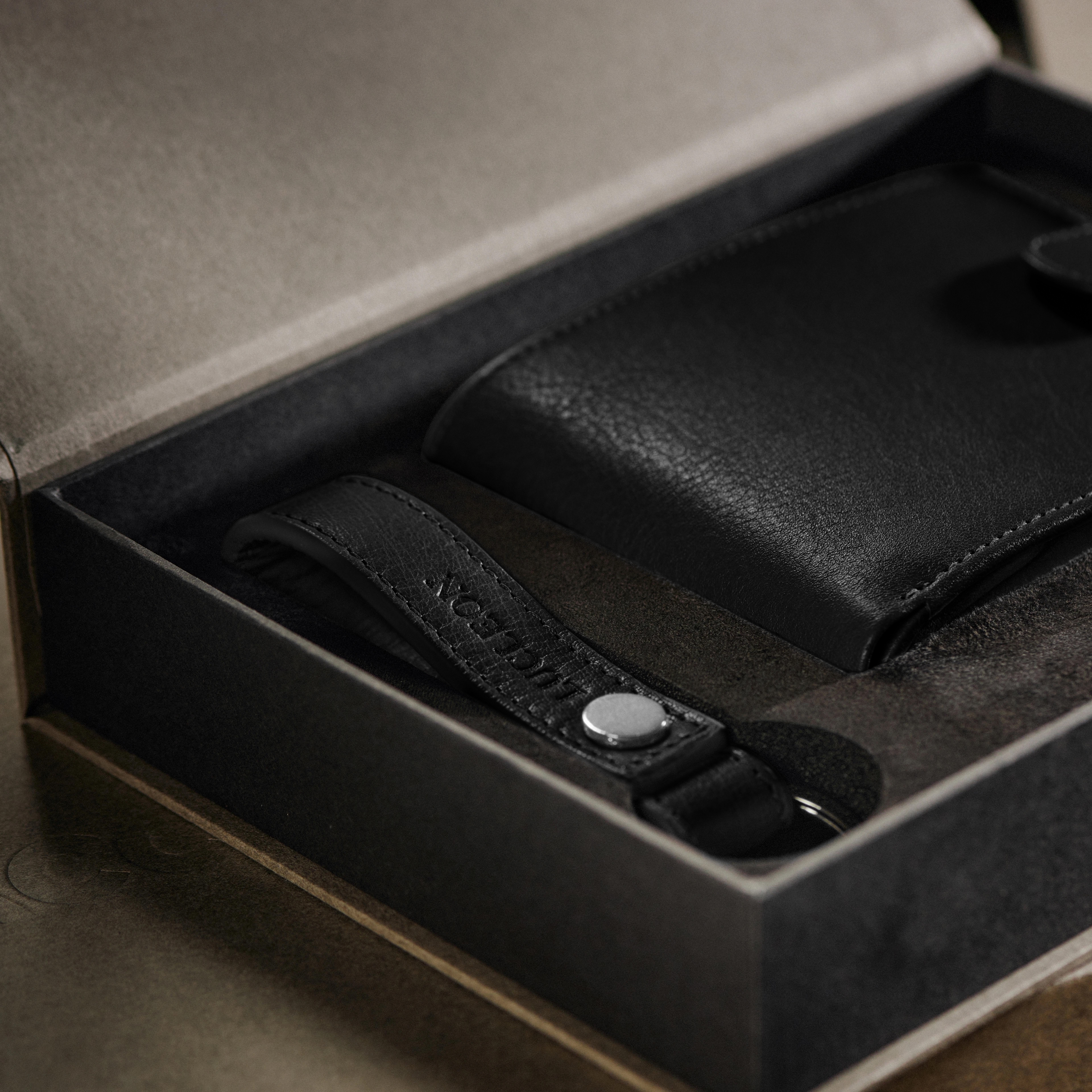 Coffret-cadeau avec portefeuille en cuir de buffle noir à blocage RFID - 6