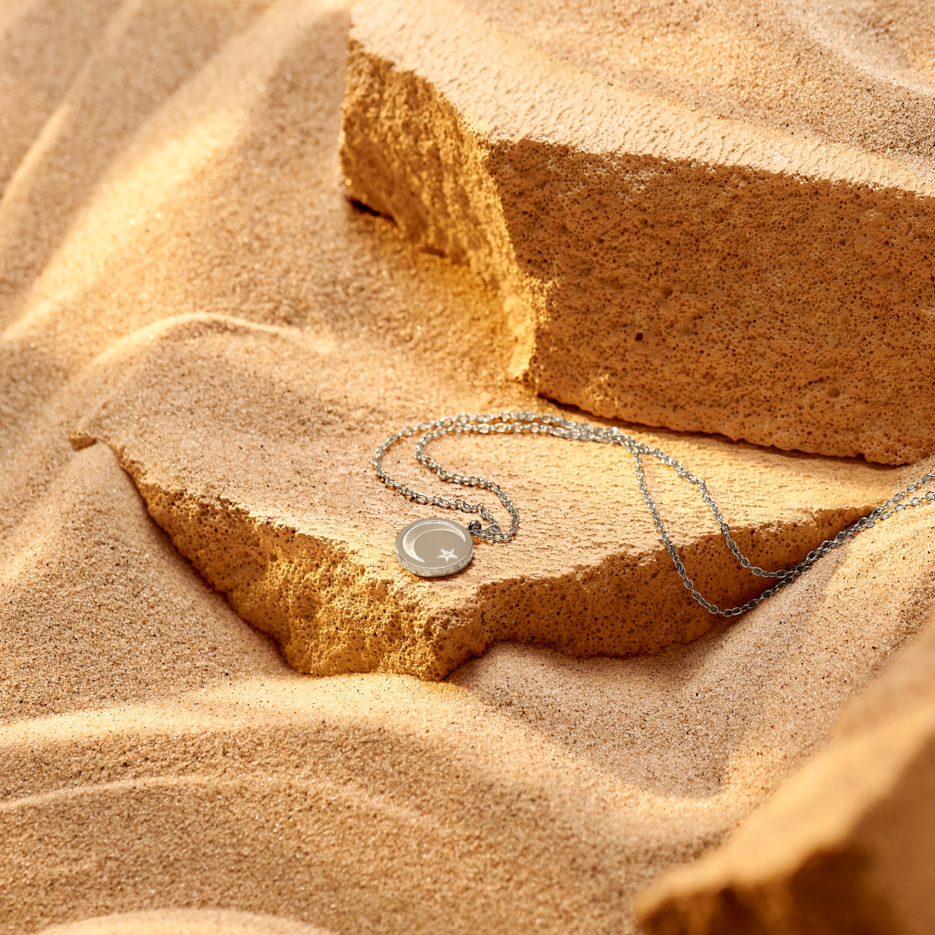 Unity | Collar con luna creciente y estrella plateado - 2