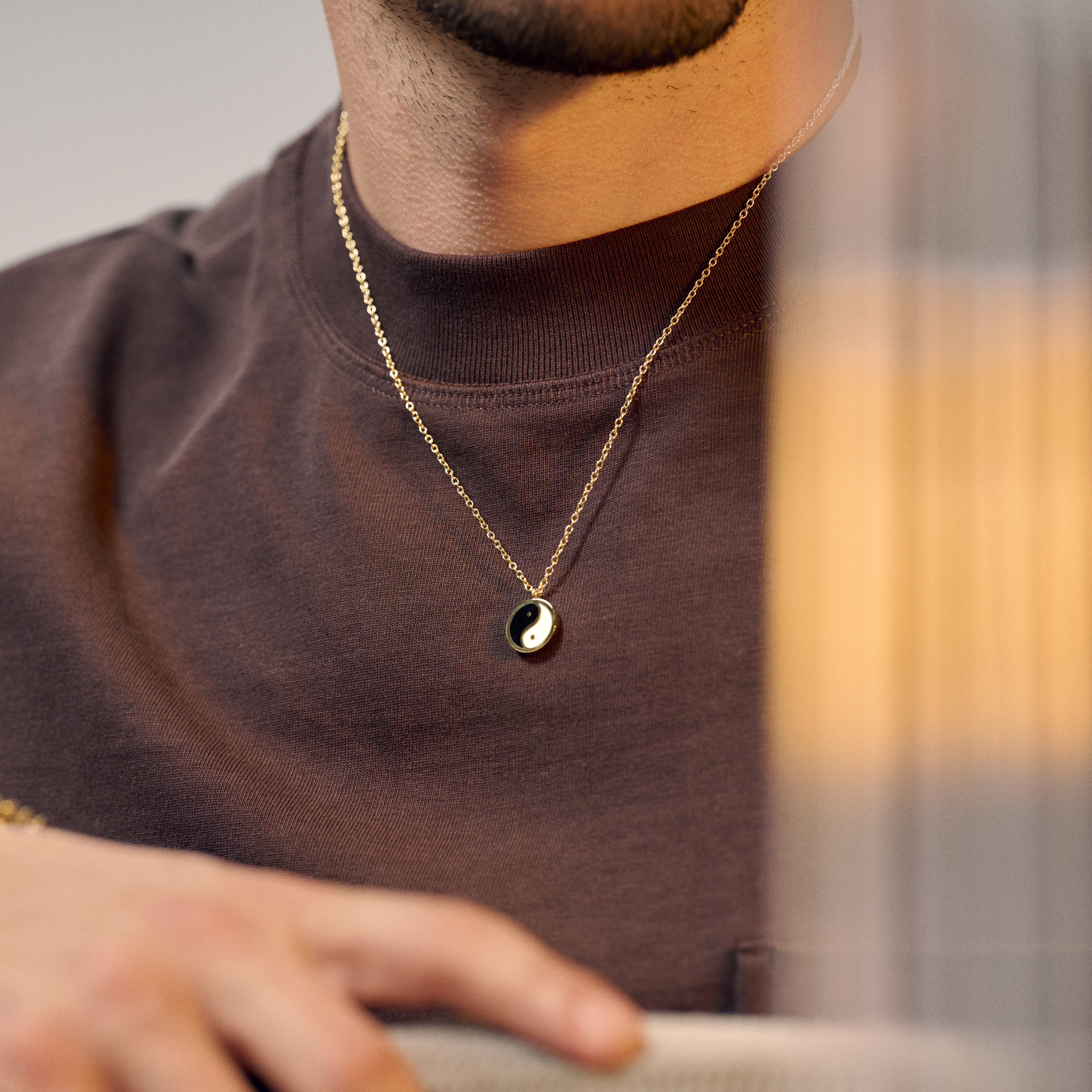 Unity | Collar con colgante circular de yin y yang dorado - 2