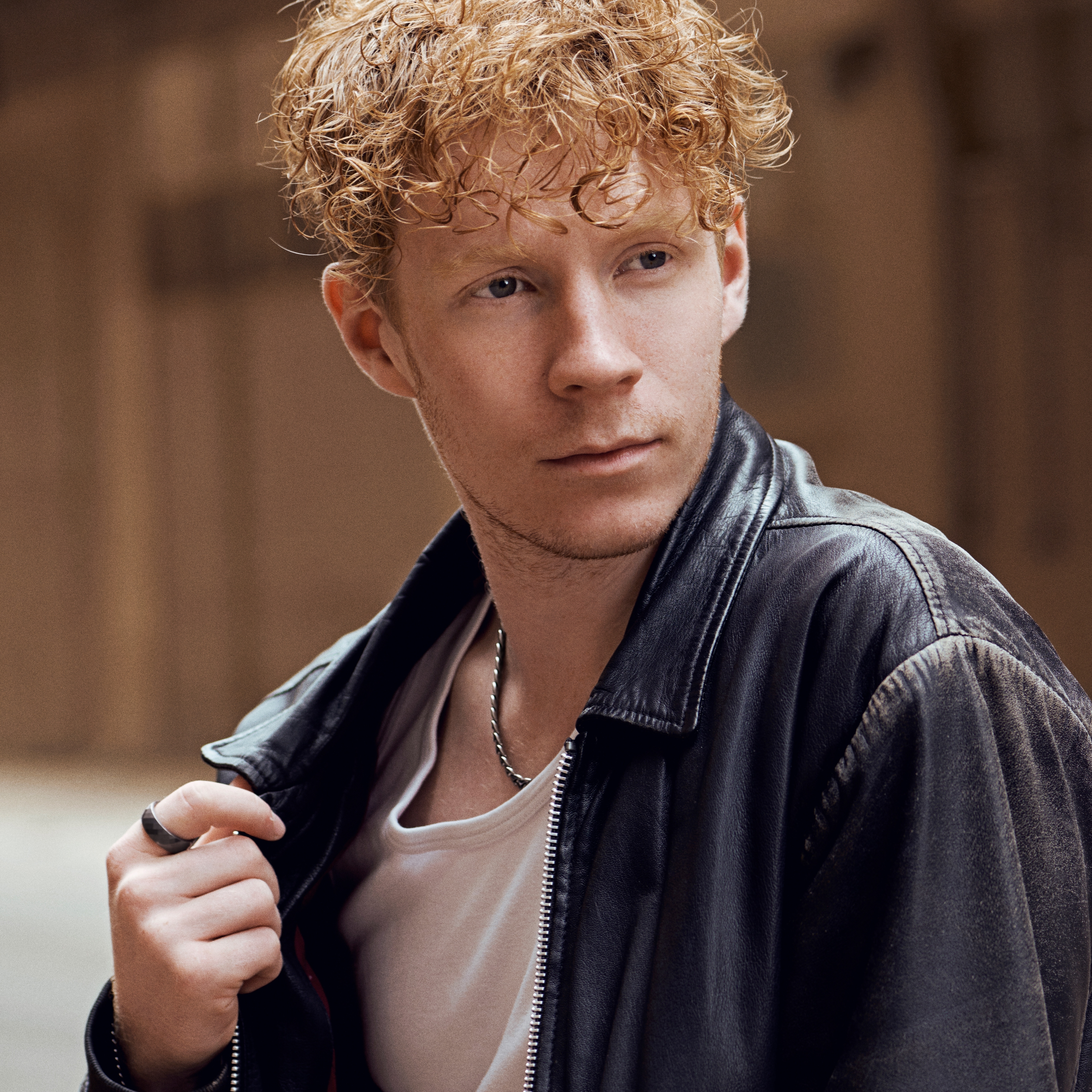 Sivý fazetový keramický prsteň  - 4