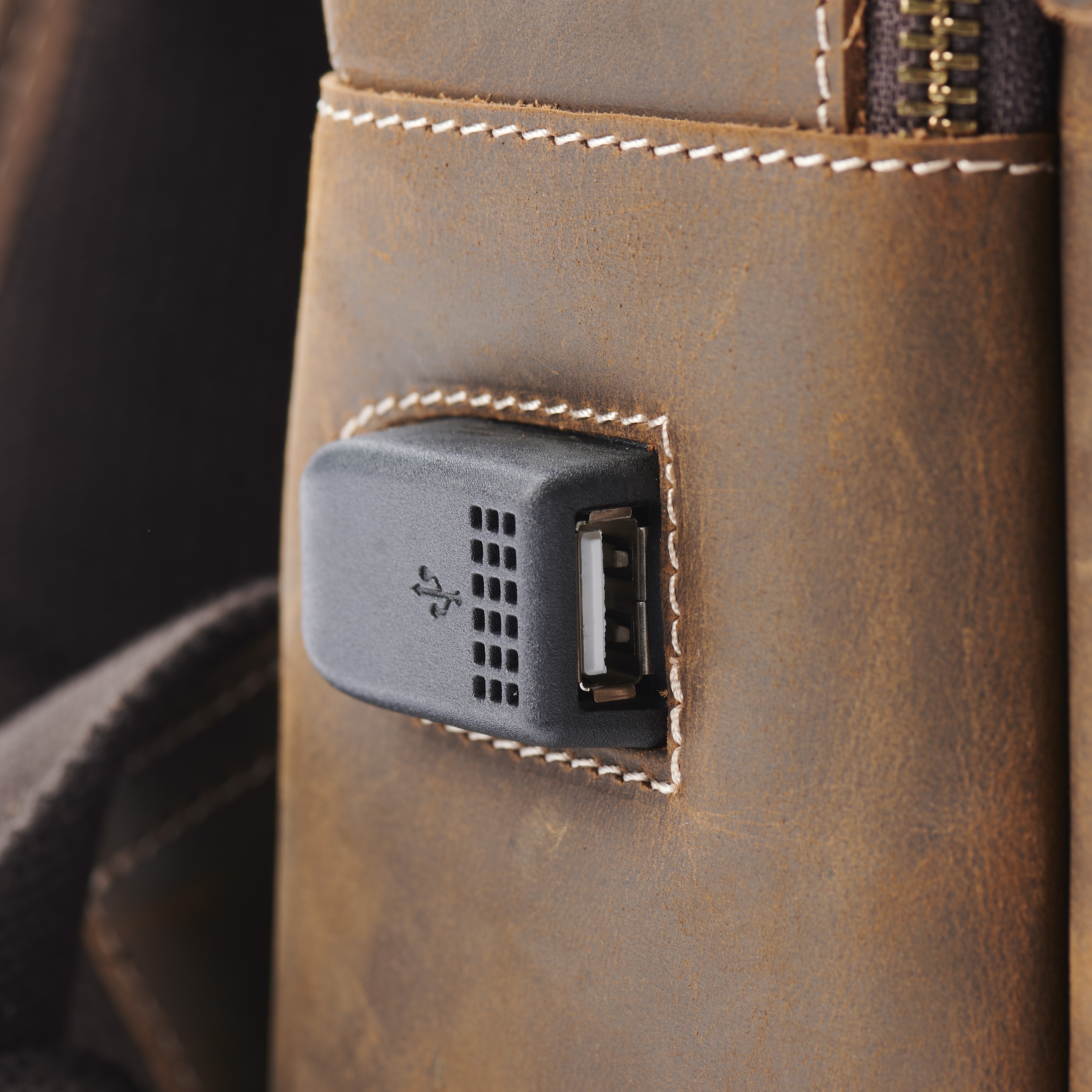 Καφέ Vintage Δερμάτινο Laptop Backpack με Θύρα Φόρτισης - 6