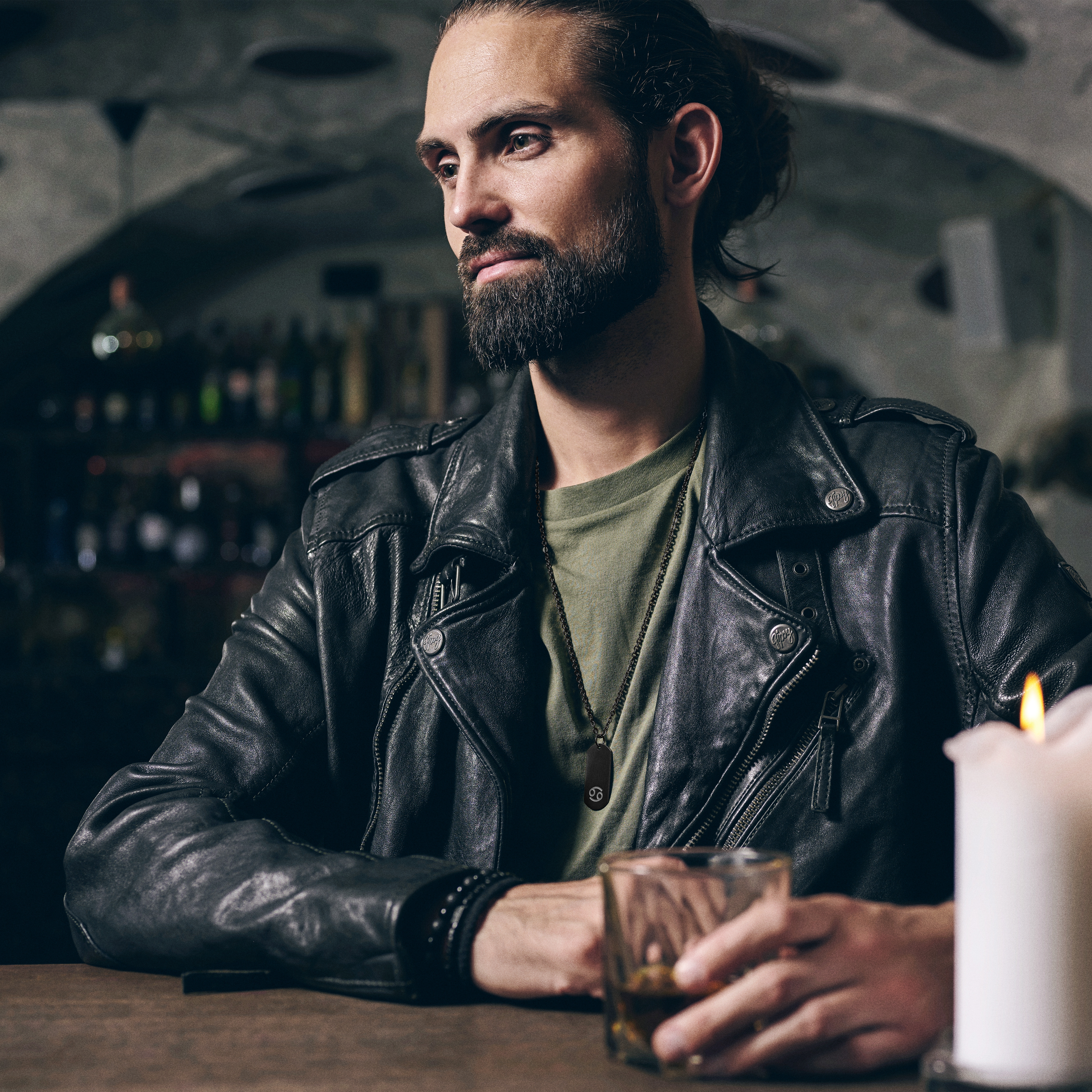 Oceľový náhrdelník s hviezdnym znamením Raka v tmavosivej farbe - 4