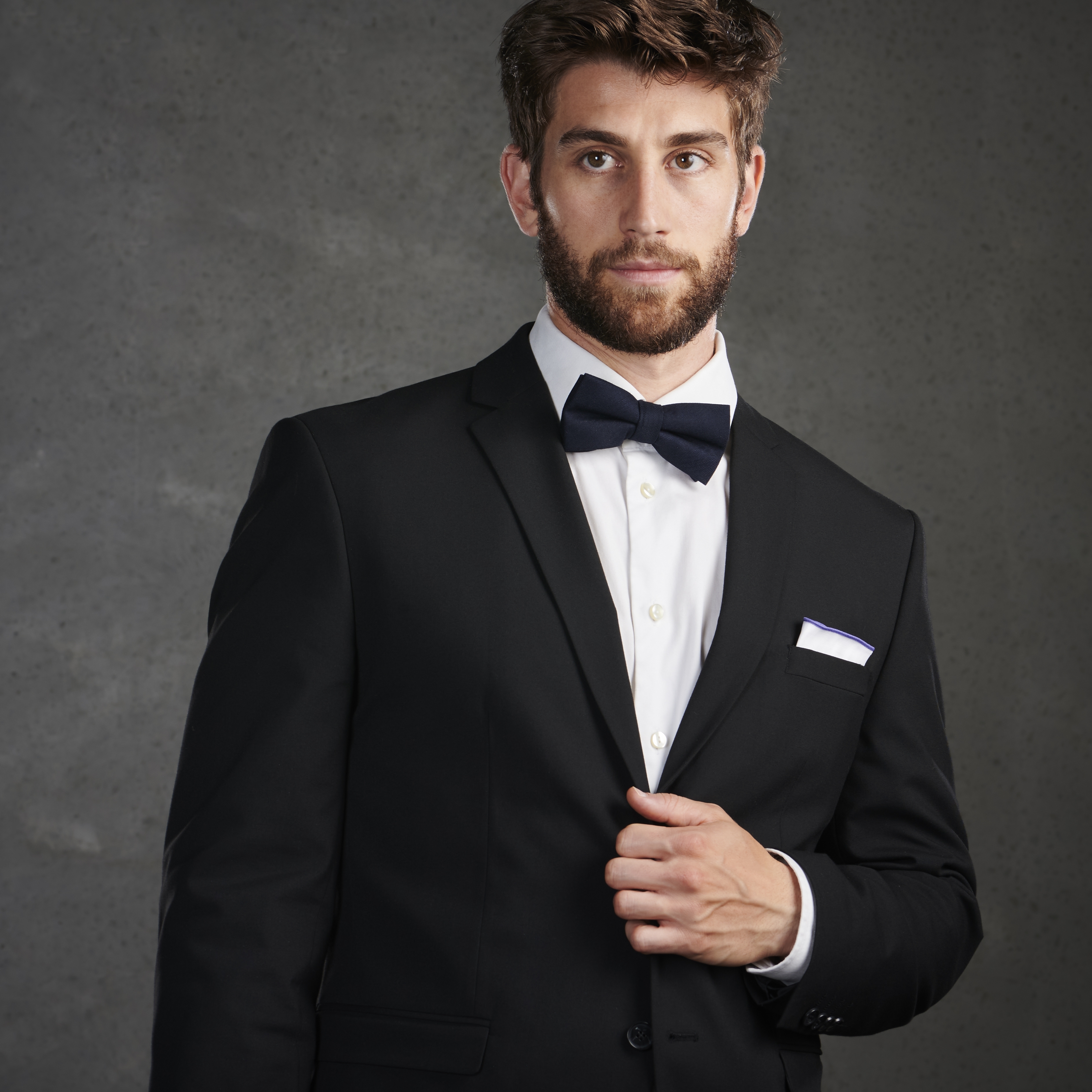 Pochette de costume blanche à bords lavande - 4