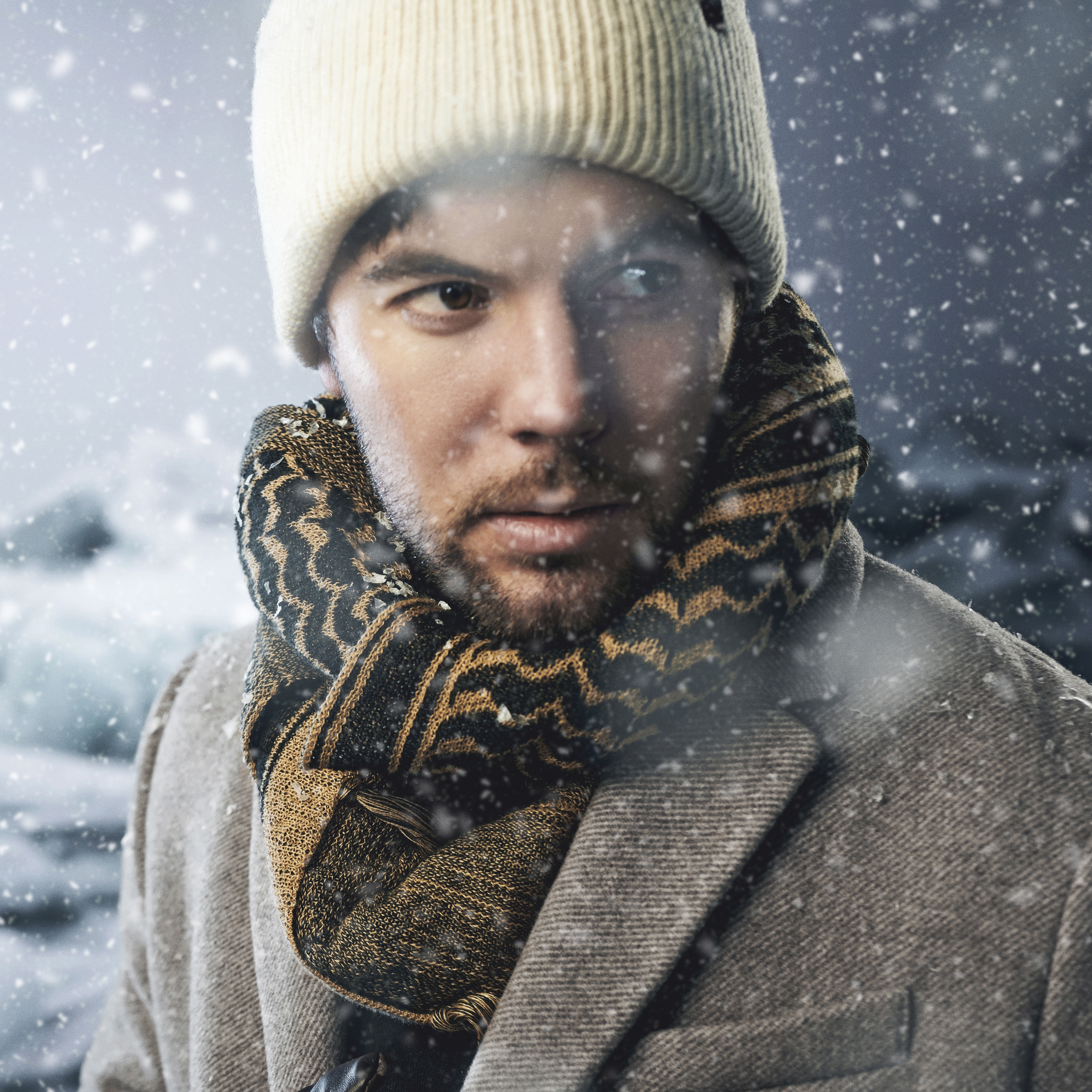 Pārstrādātas vilnas krēmkrāsas beanie cepure ar atloku - 3