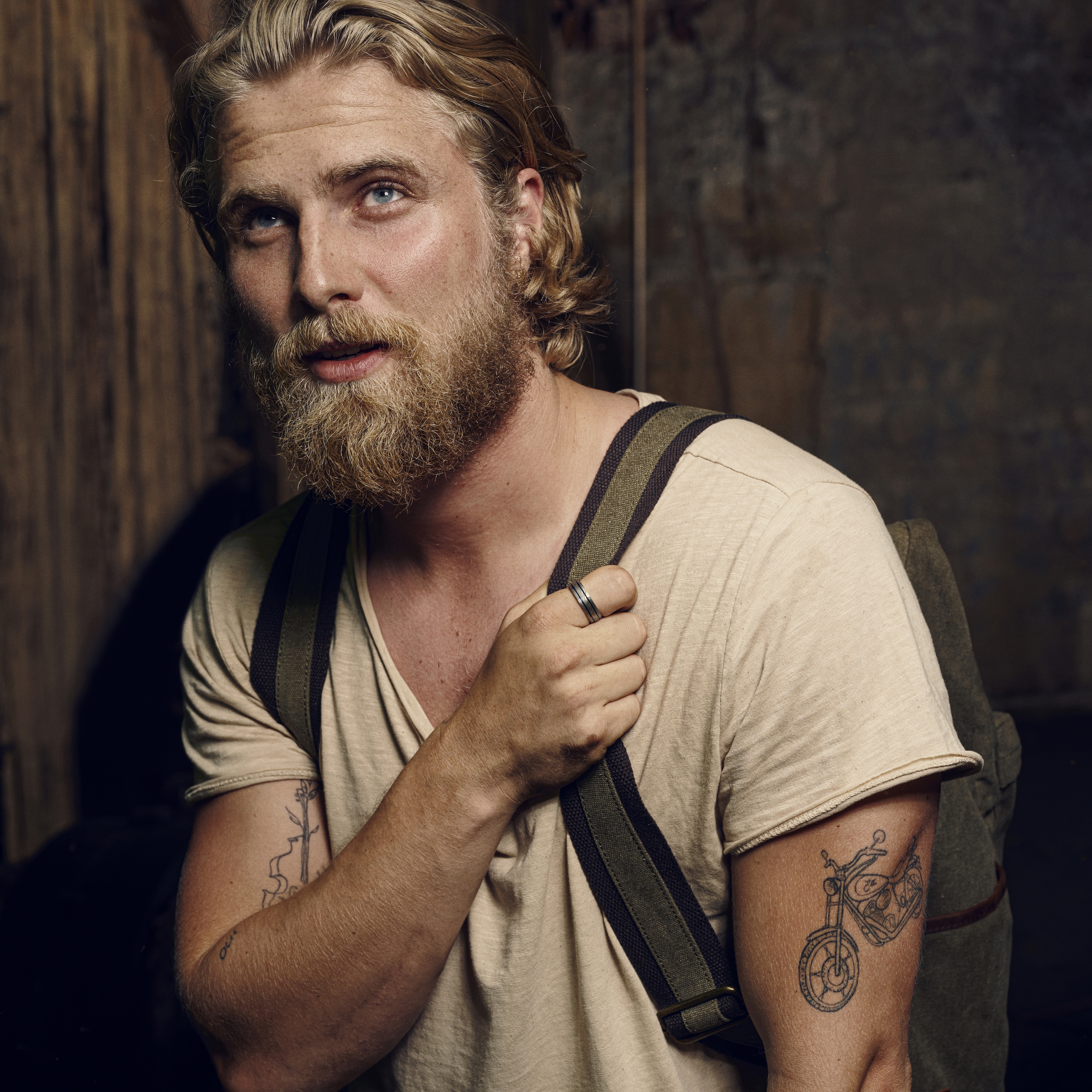 Fortis | 7 mm Double Grooved Damascus Steel and Blue Titanium Ring - 4