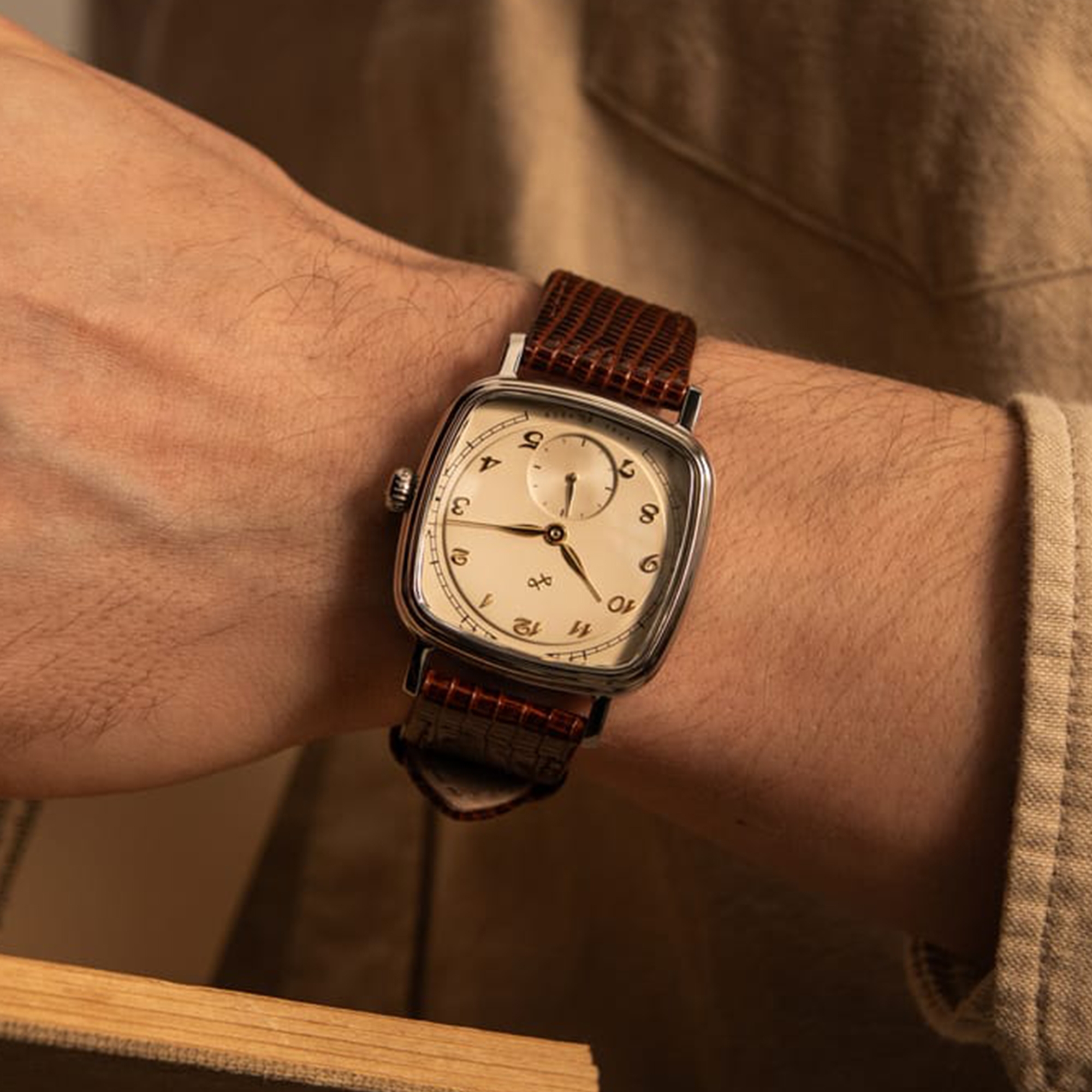 AV86 | 1954 Amalfi reloj mecánico en tono acero y marfil - 7