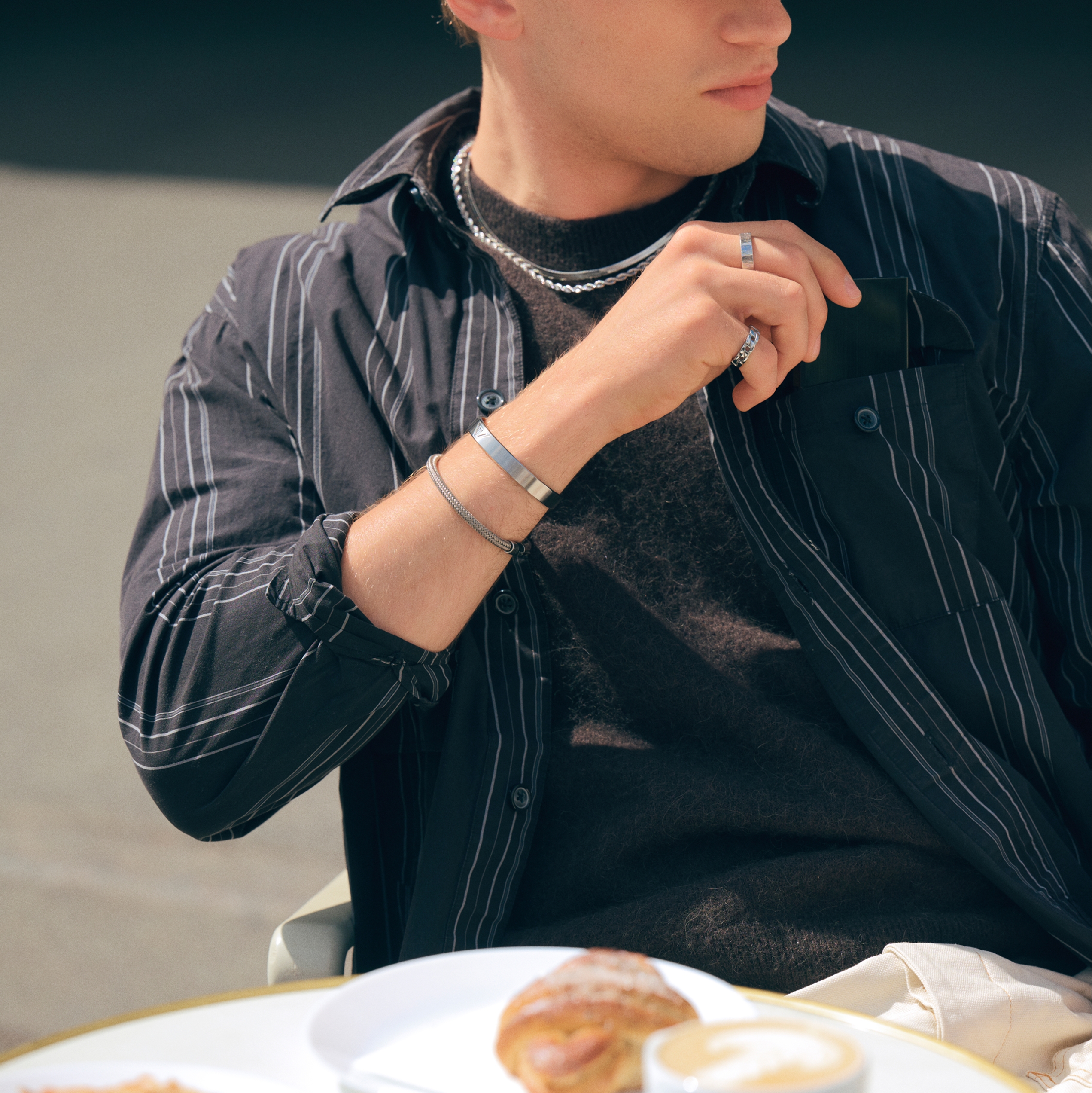 Bracciale cuff Emporio Armani con logo dell'aquila - 3