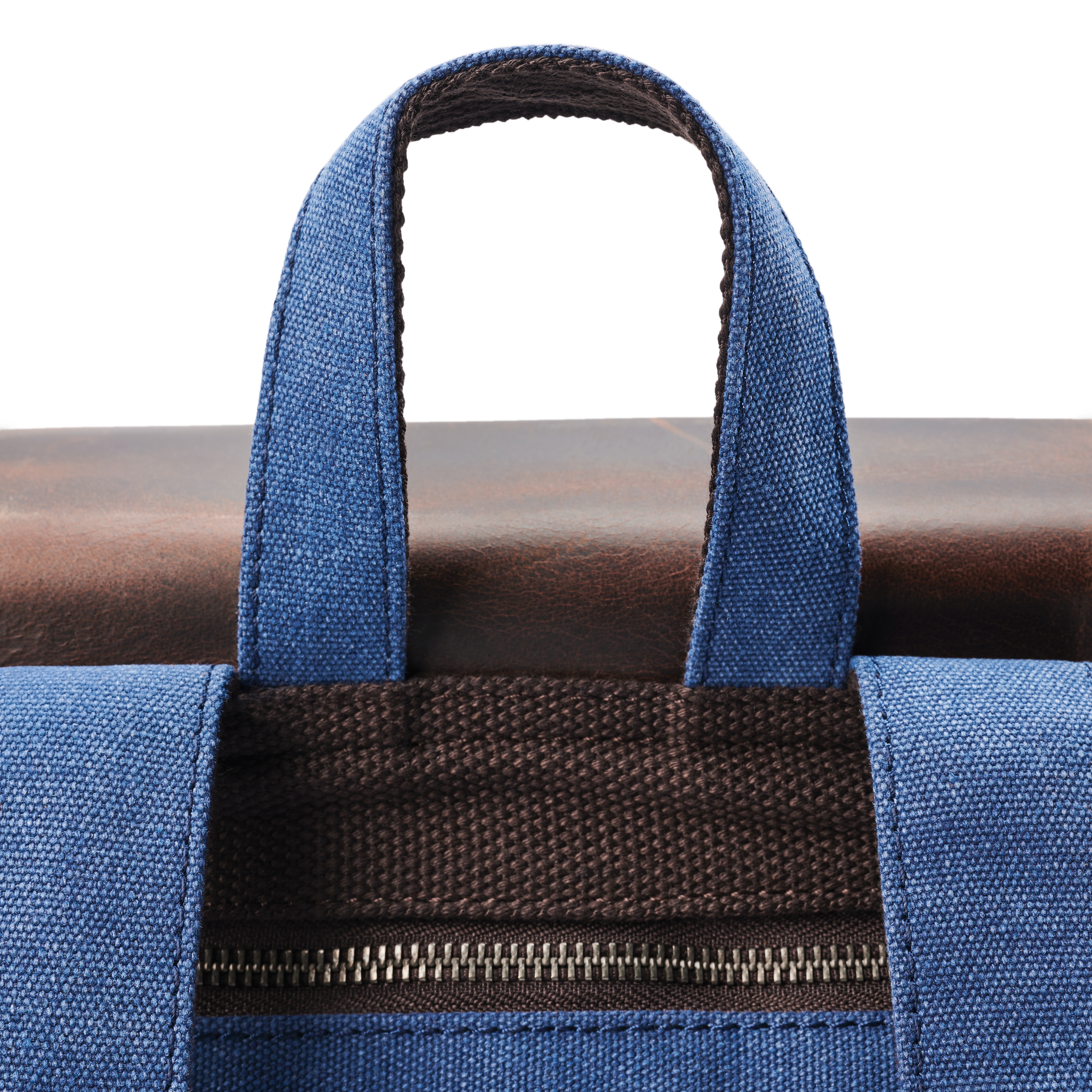 Plátený ruksak v retro štýle v námorníckej modrej farbe s tmavými koženými detailmi - 6