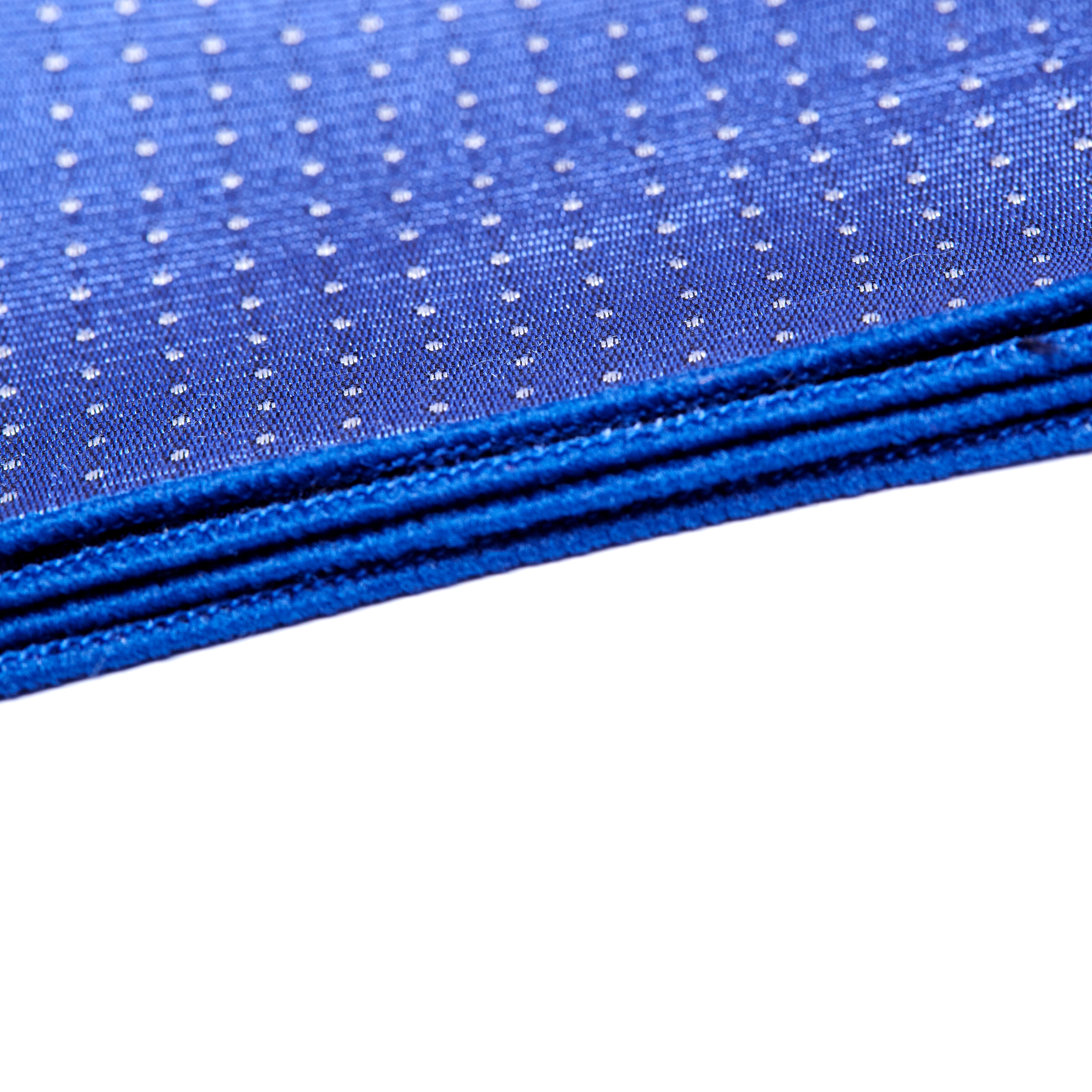 Hodvábna pastelovo modrá vreckovka do saka s bodkami - 2