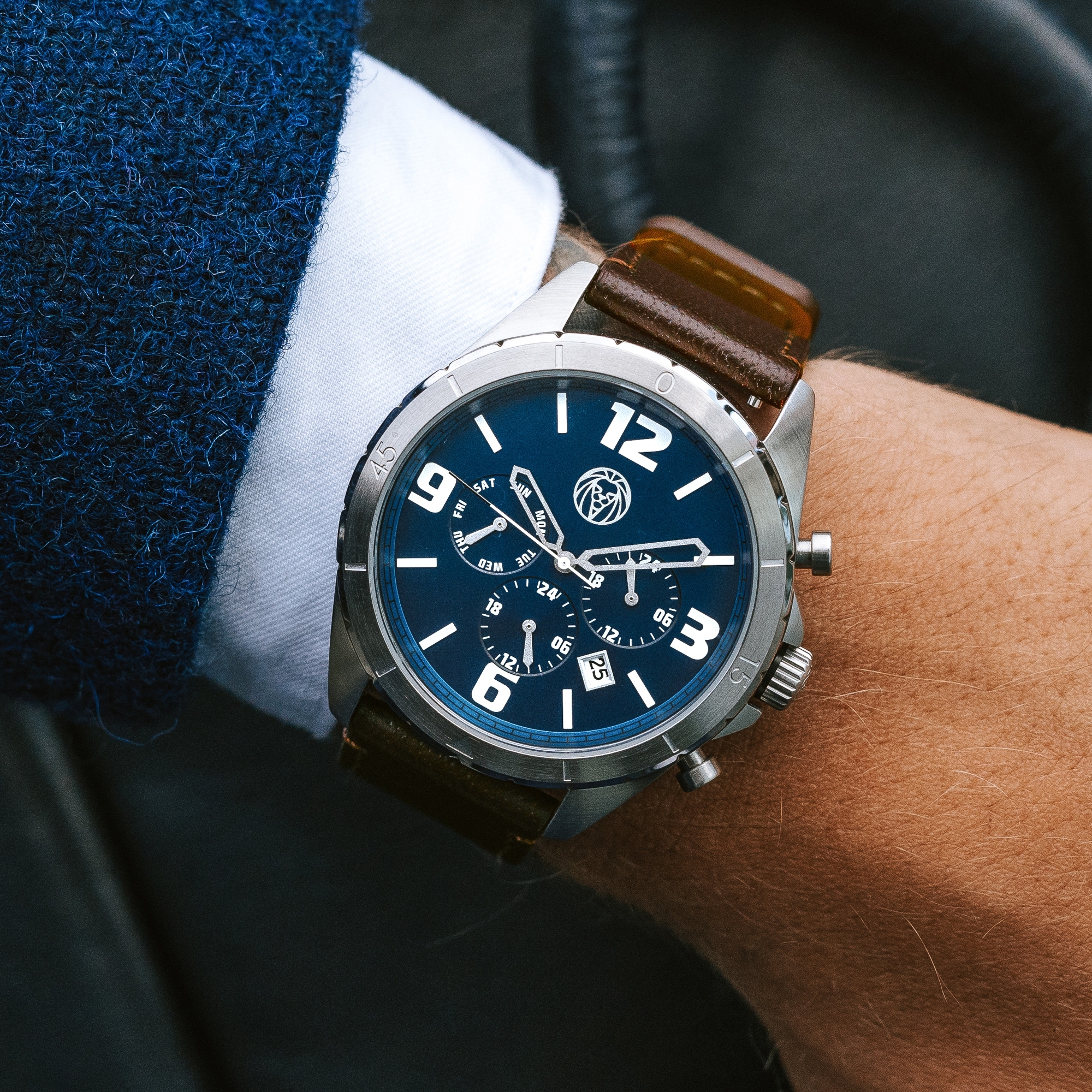 Sieraden Horloges Horloges met lederen riempje chronotech Horloge met lederen riempje blauw-zilver casual uitstraling 