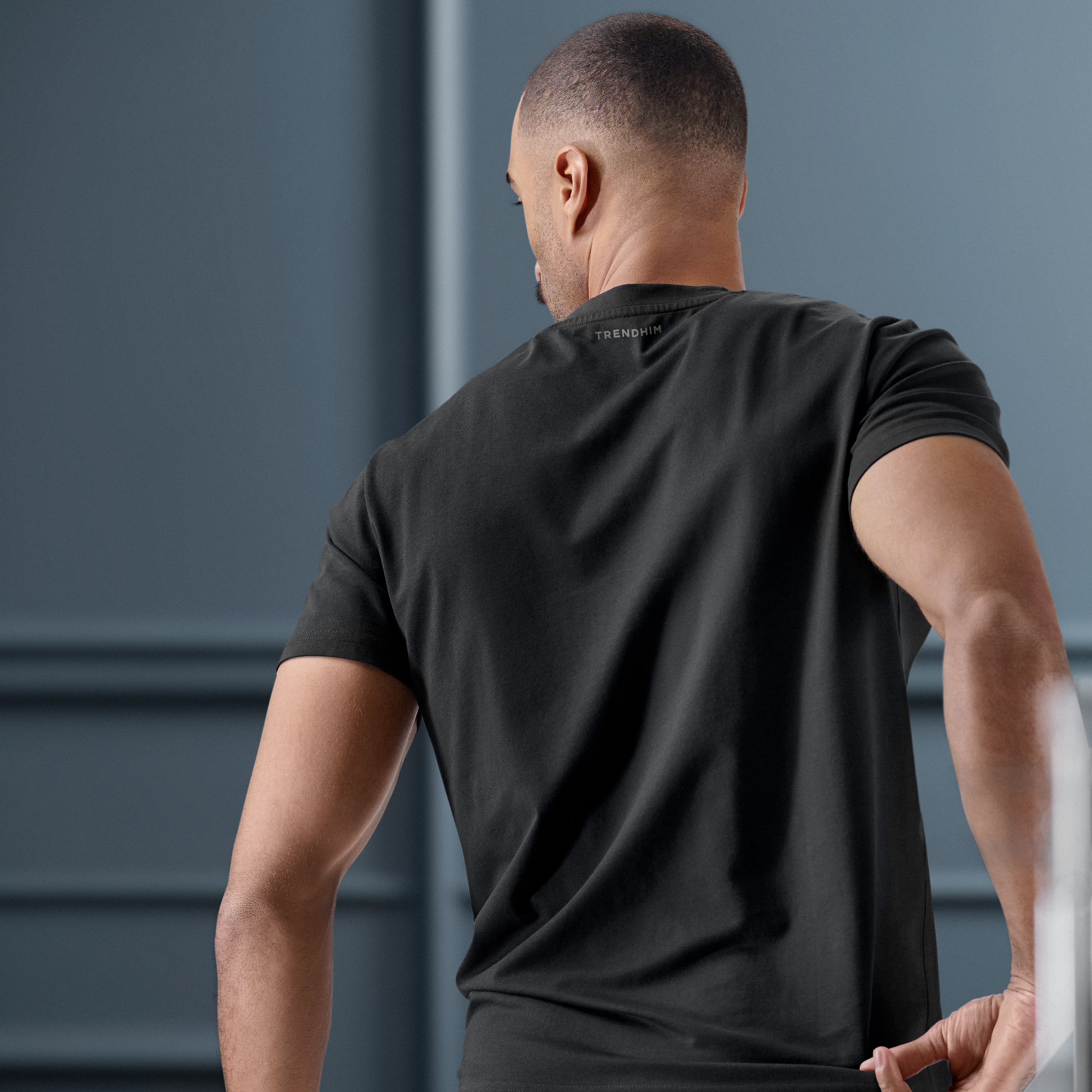 T-skjorte i matt sort bomull - 3