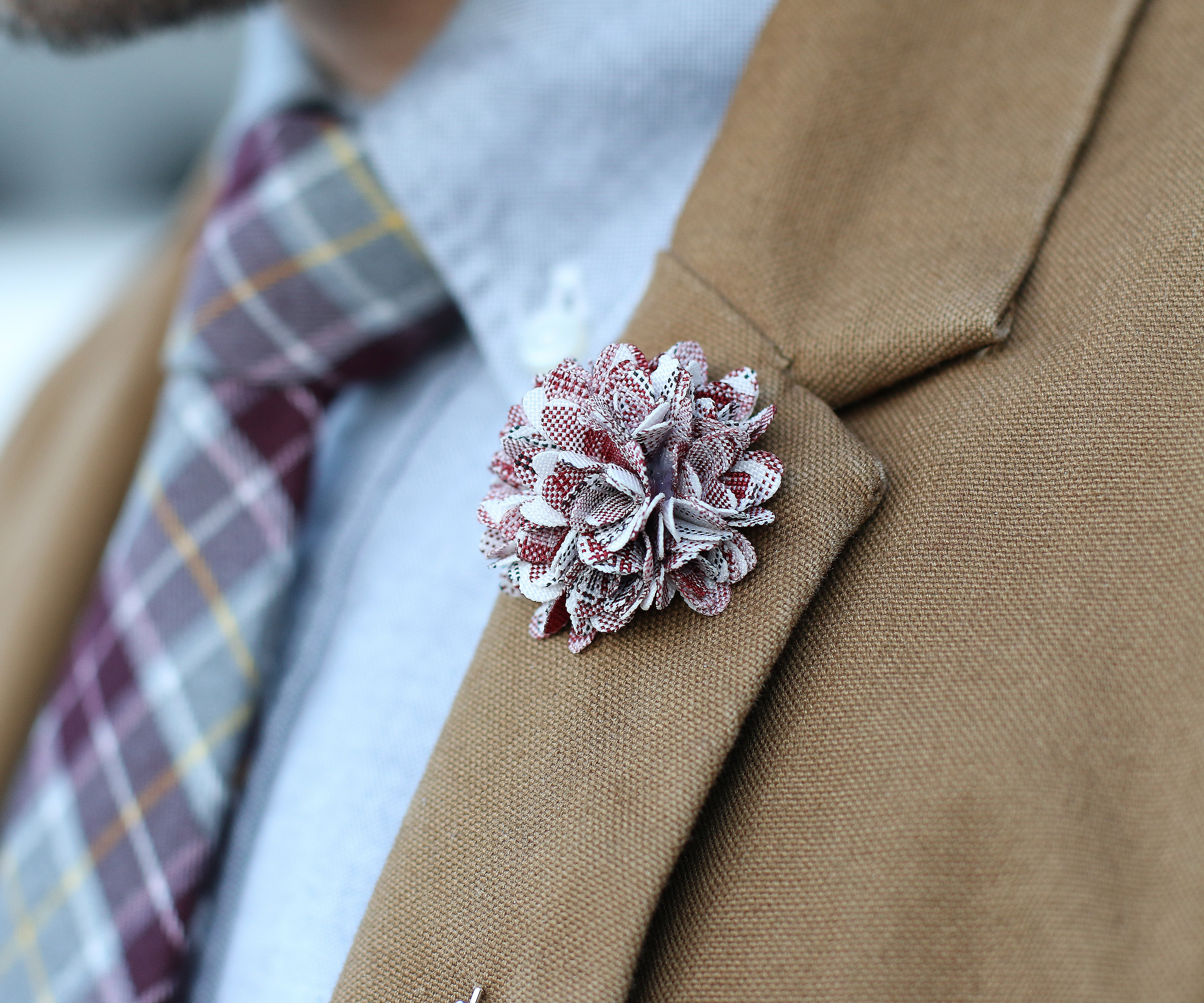 Red / White Dahlia Lapel Pin - 3