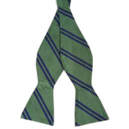 Pajarita de seda para atar verde con rayas dobles en azul marino