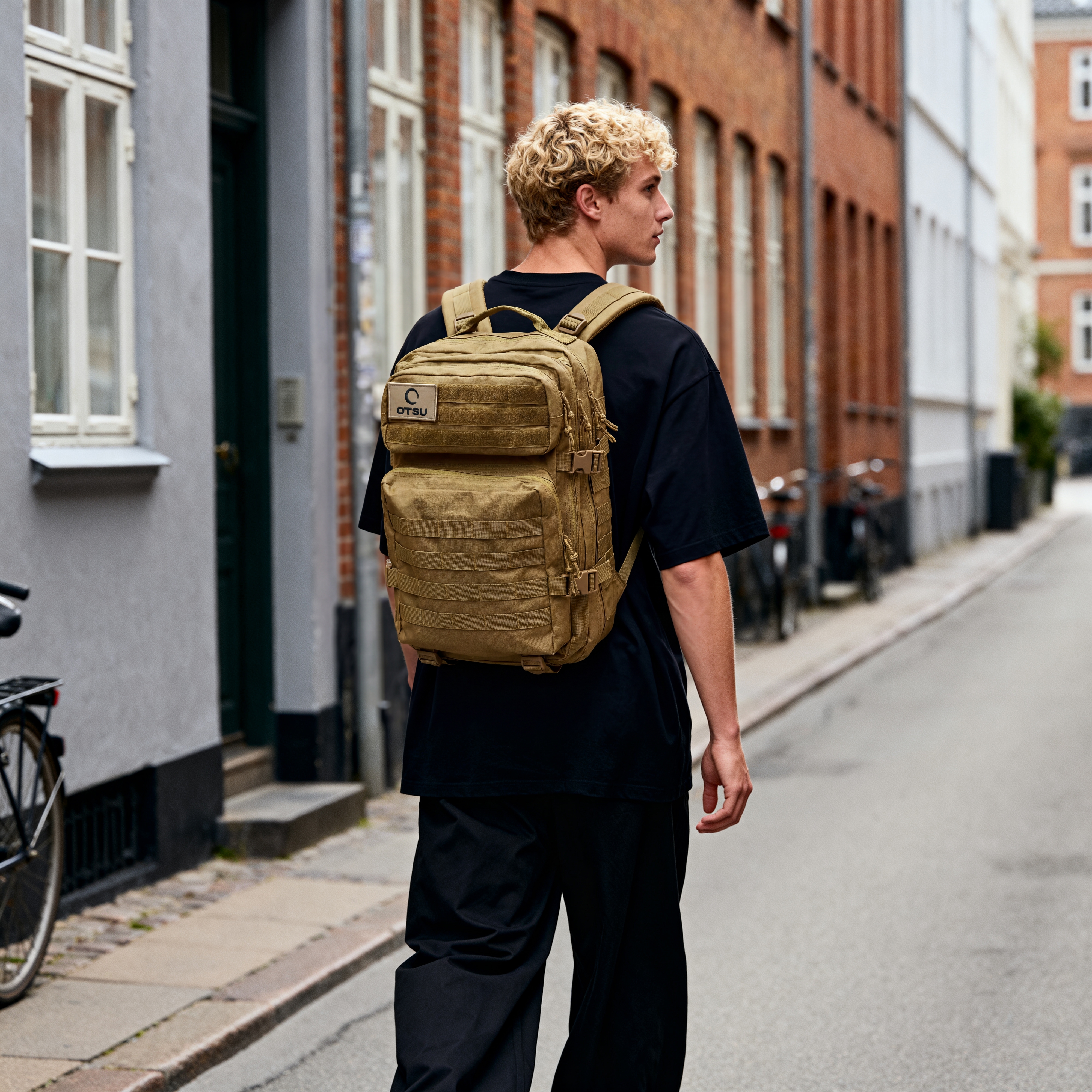 Expedition | Tan farbener taktischer Rucksack mit 40 L Volumen und Patch-Fläche - 4