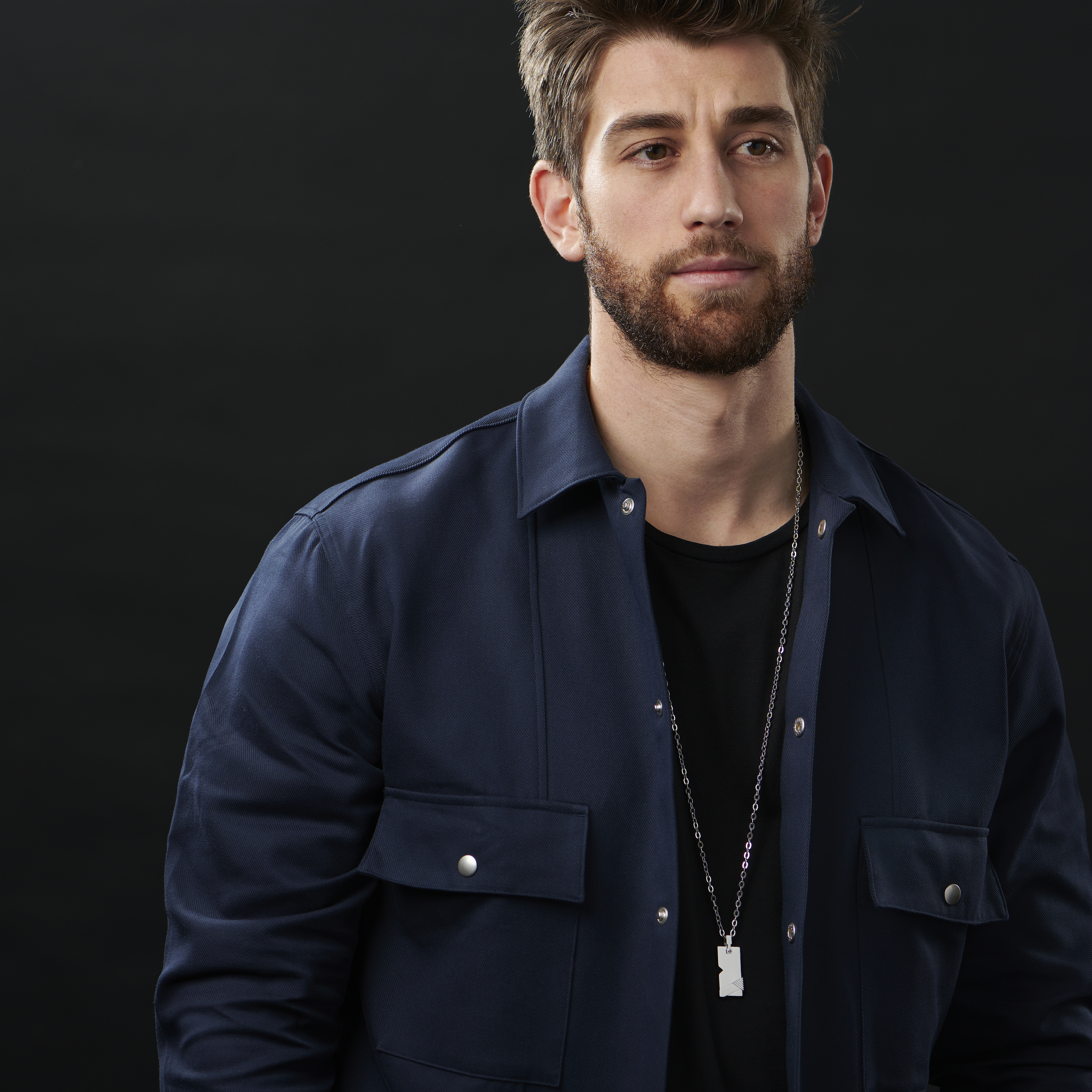 Colgante moderno plateado con placa de identificación - 4