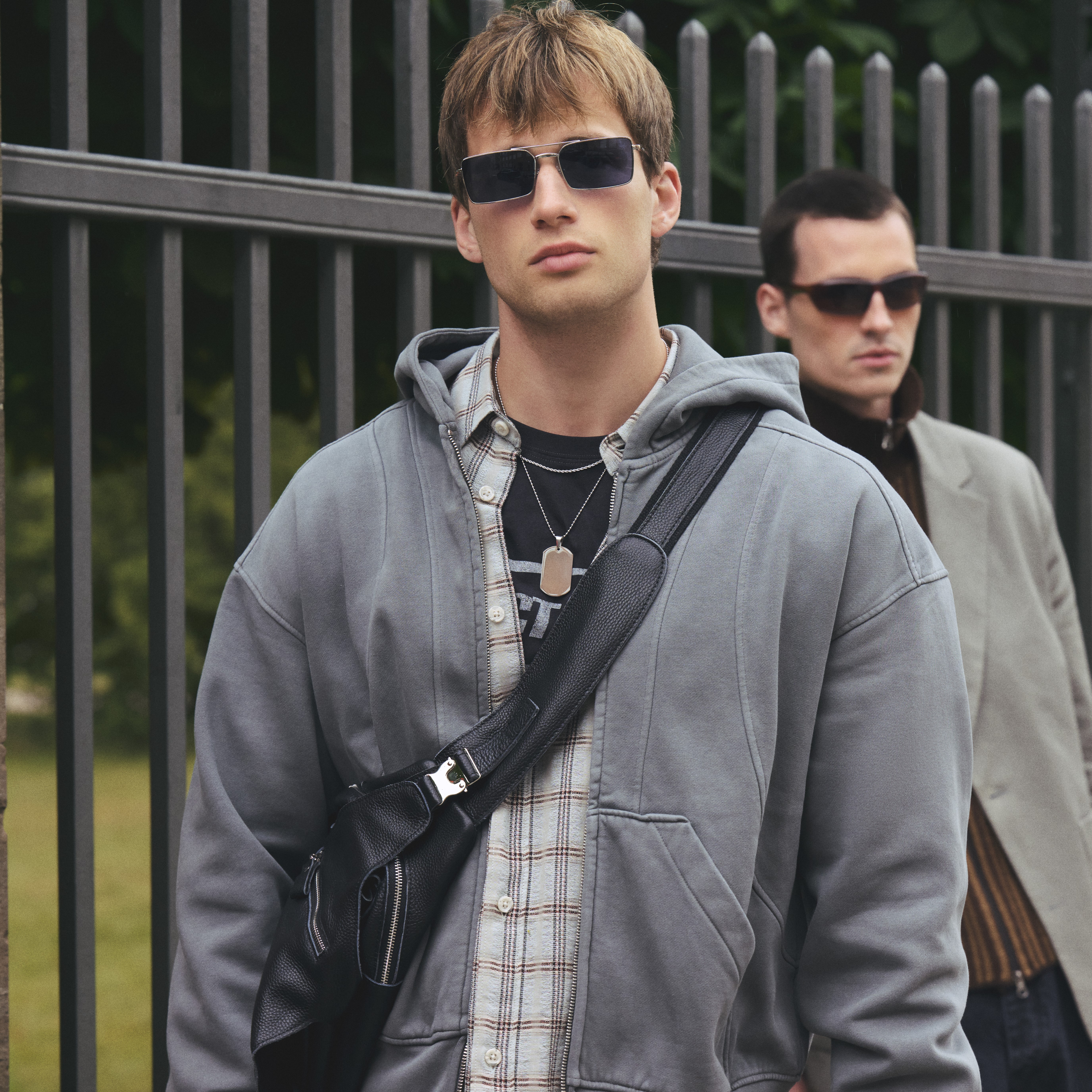 Musta Full-Grain Nahkainen Olkalaukku - 6