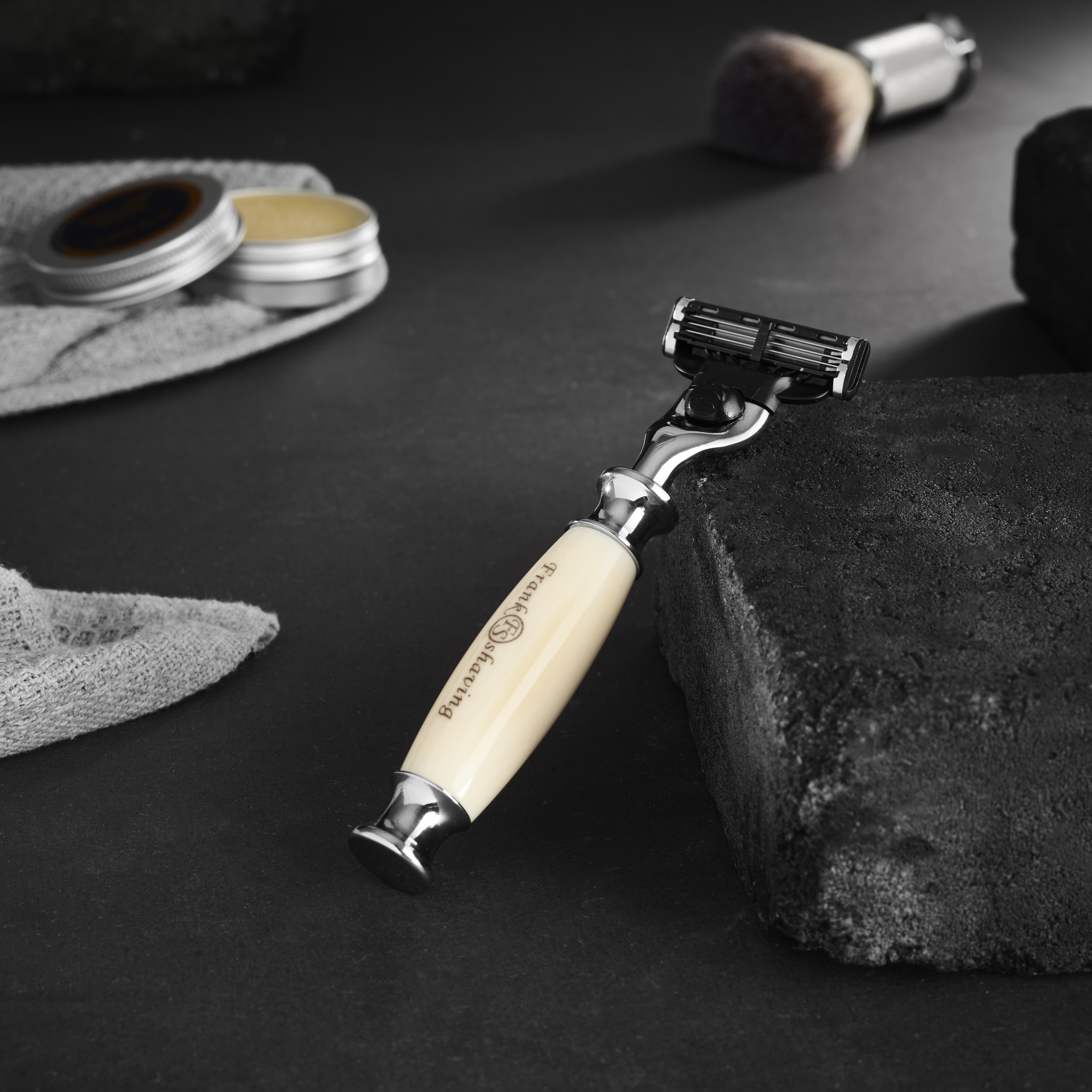 Maquinilla de afeitar color crema - 4