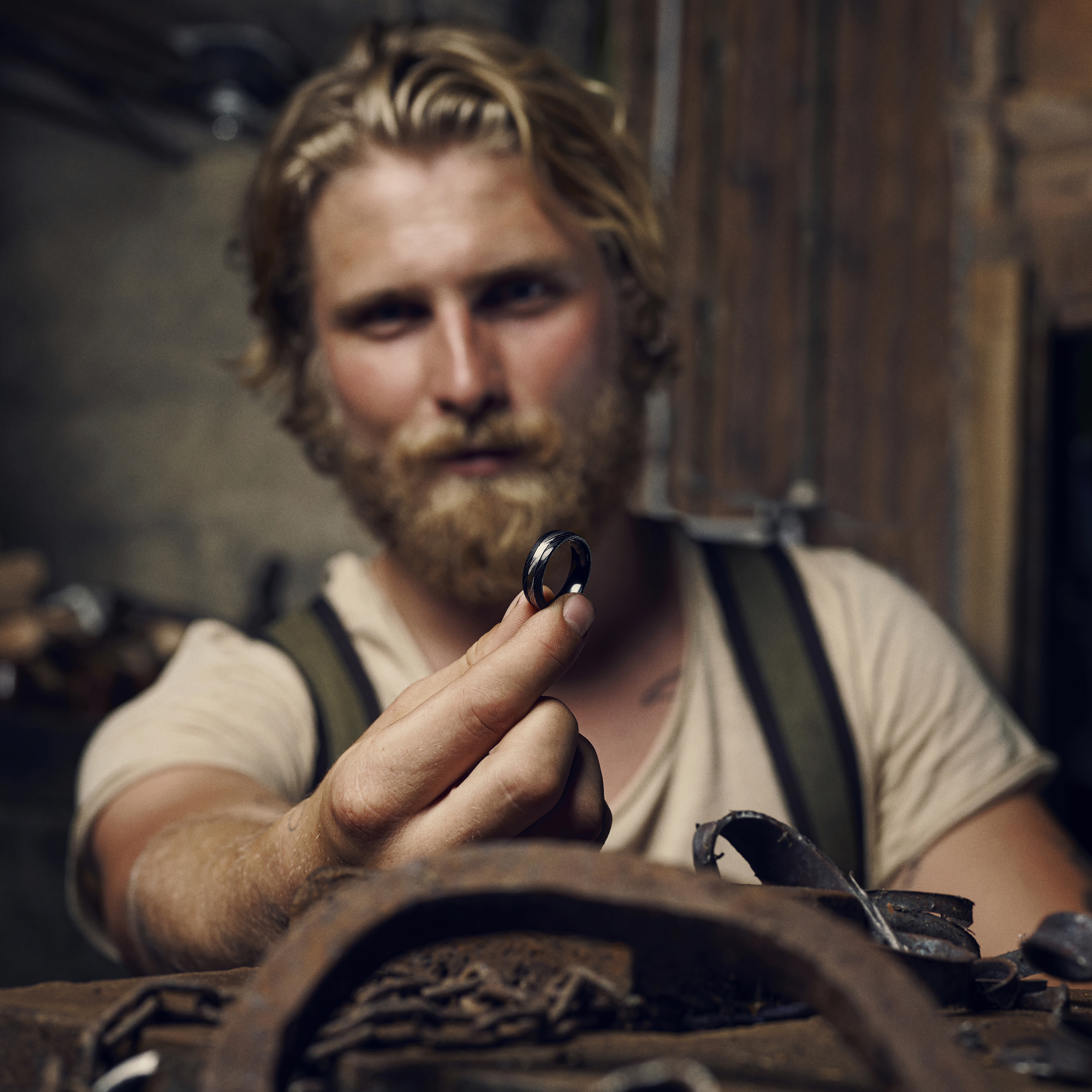 Fortis | Bague en acier Damas et titane de couleur argentée à double liseré noir - 7 mm  - 5