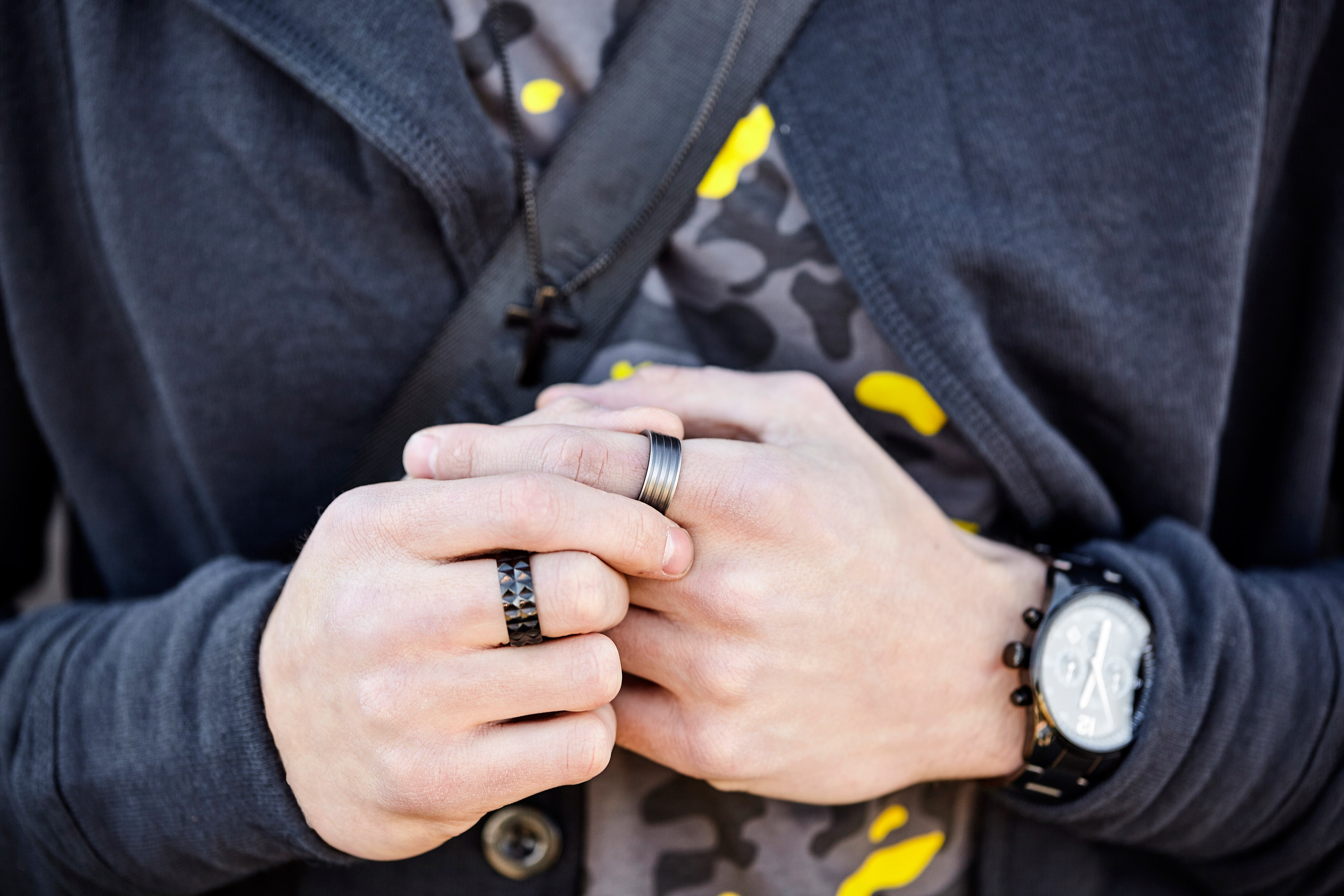 Musta teräksinen niittisormus - 4