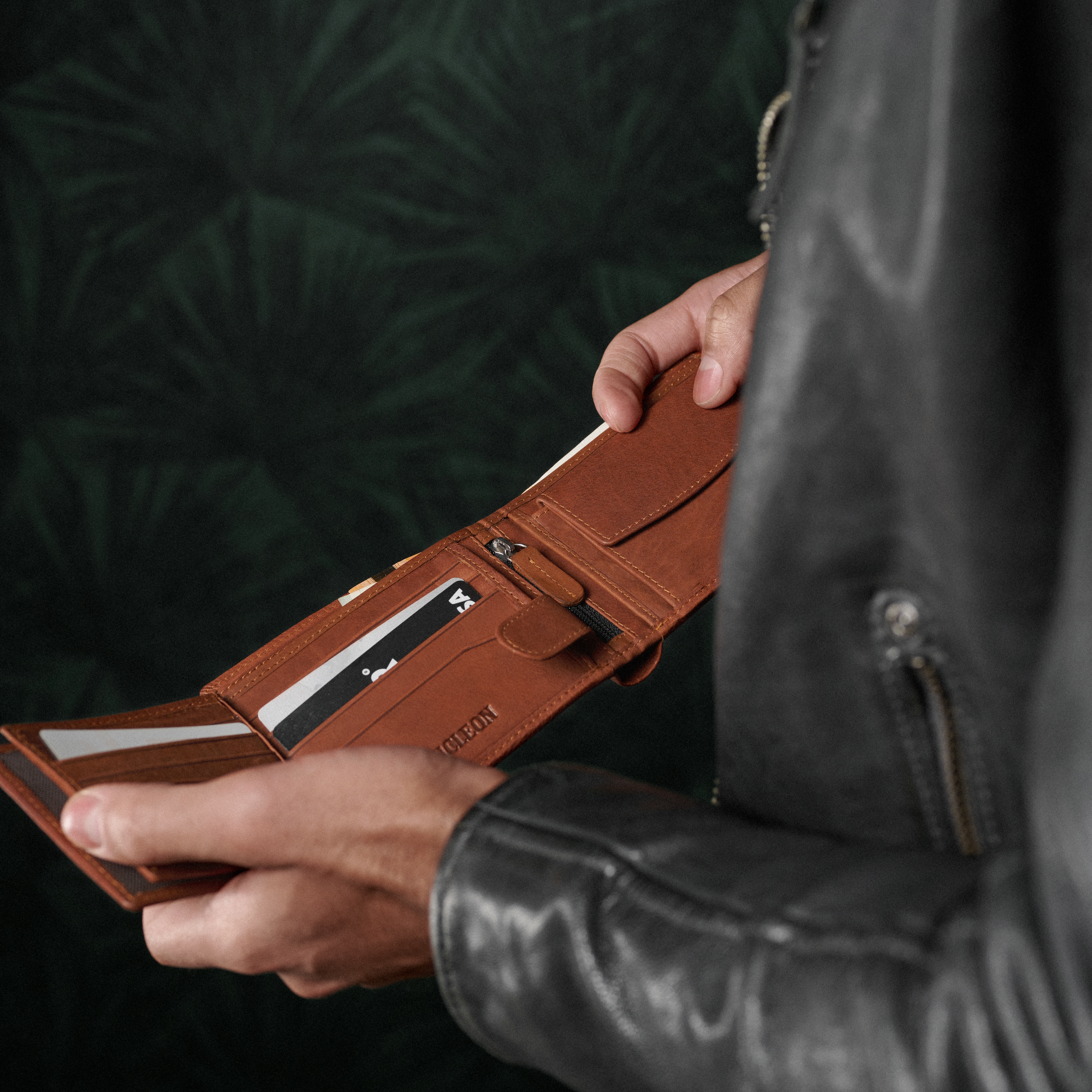 Portefeuille en cuir brun havane ergonomique Cambodia - 3