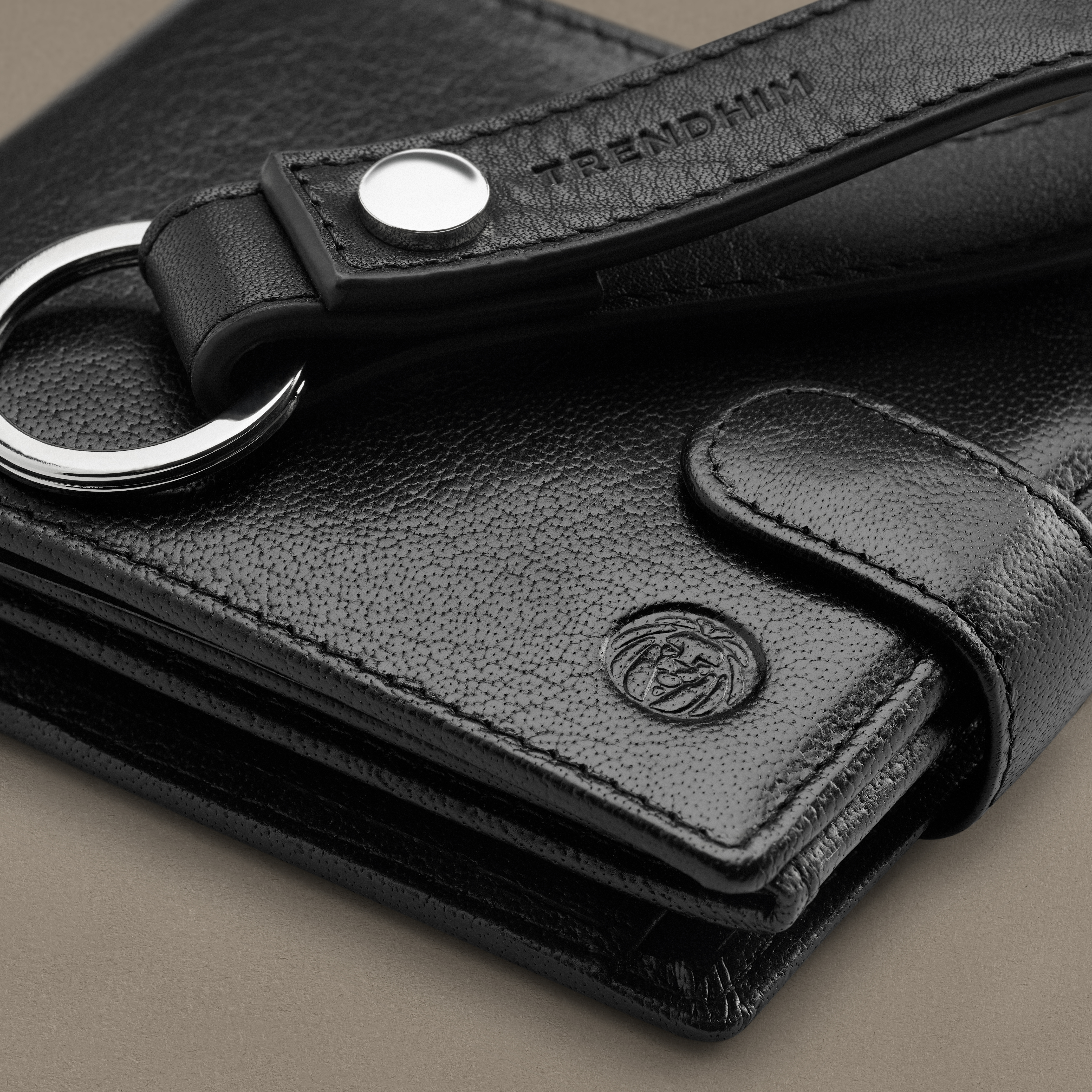 Black Leather Bifold Wallet and Keyring Gift Box - 4