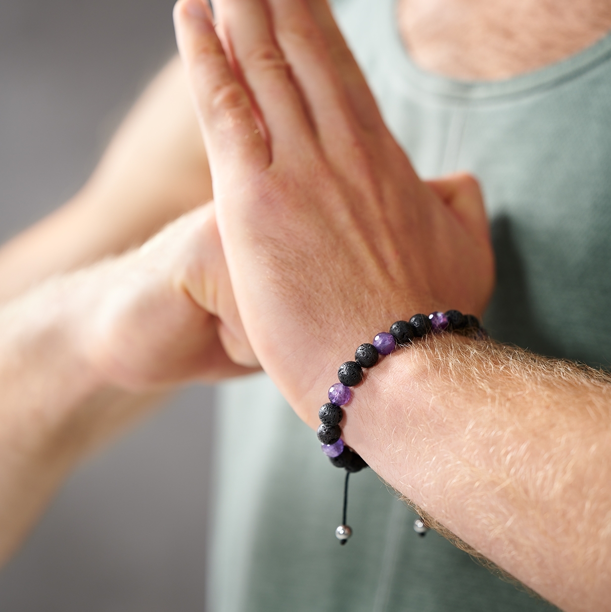Sanatio 8 mm Lava Rock & Amethyst Bracelet - 2