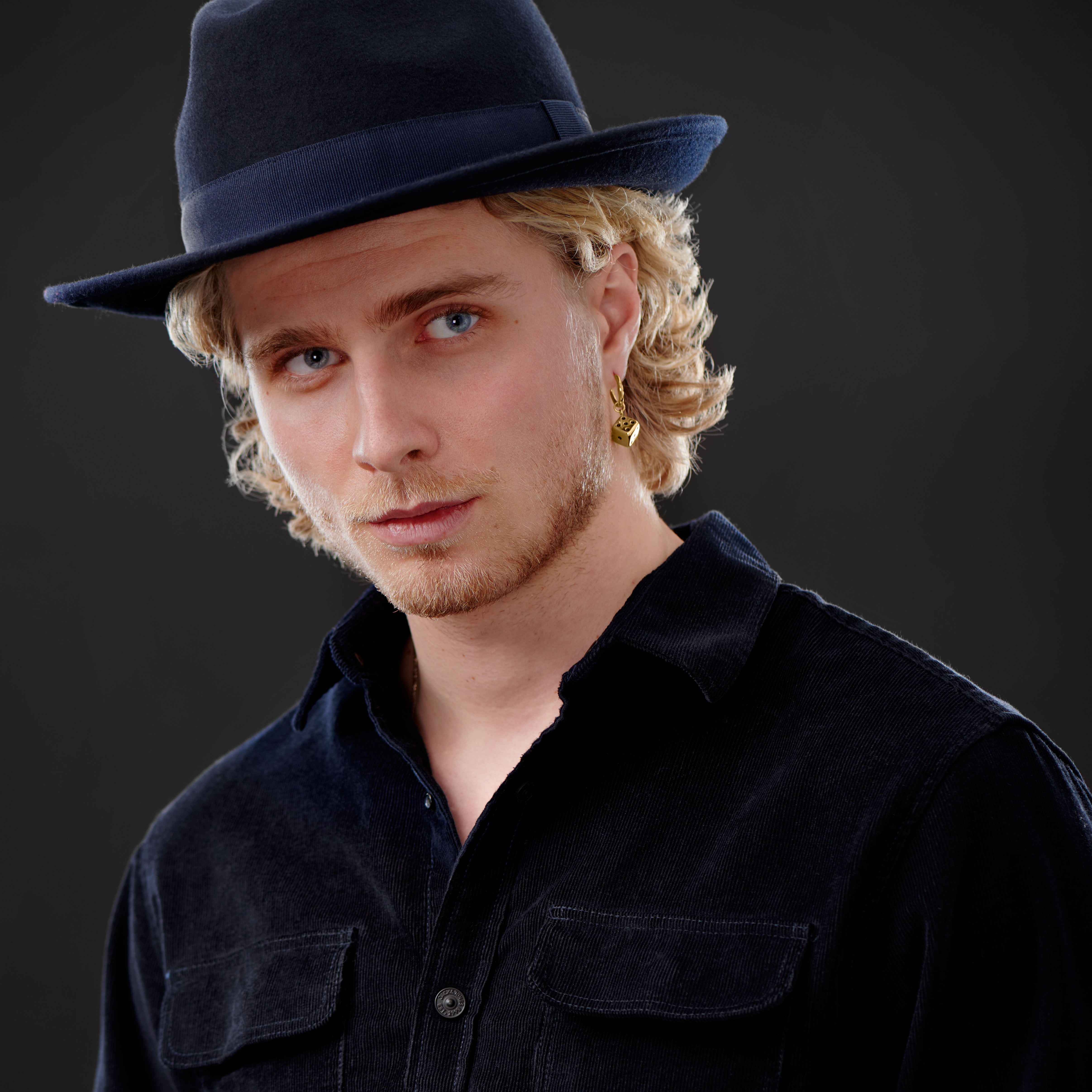 Guldfärgat Örhänge Ring i Rostfritt Stål med Tärning - 6