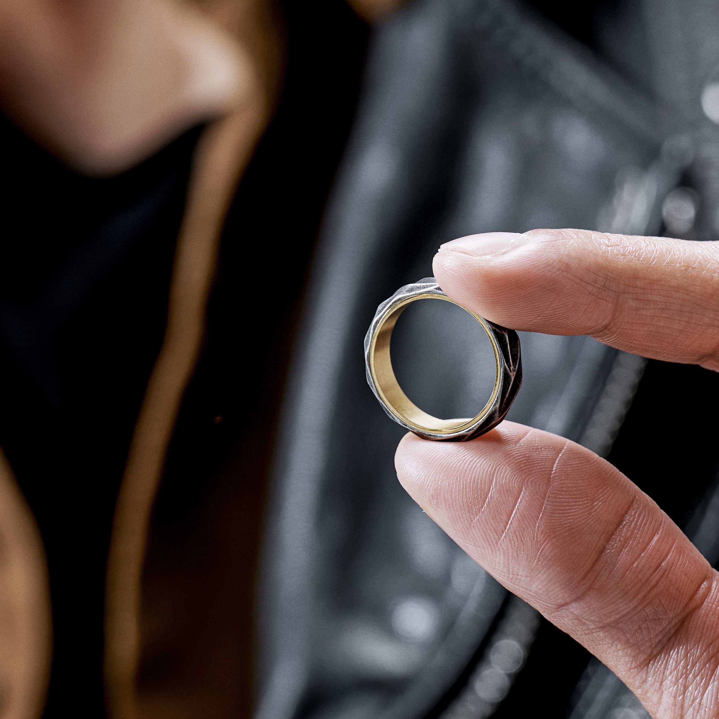 Bague en acier doré & noir vintage Pearce Crux - 2