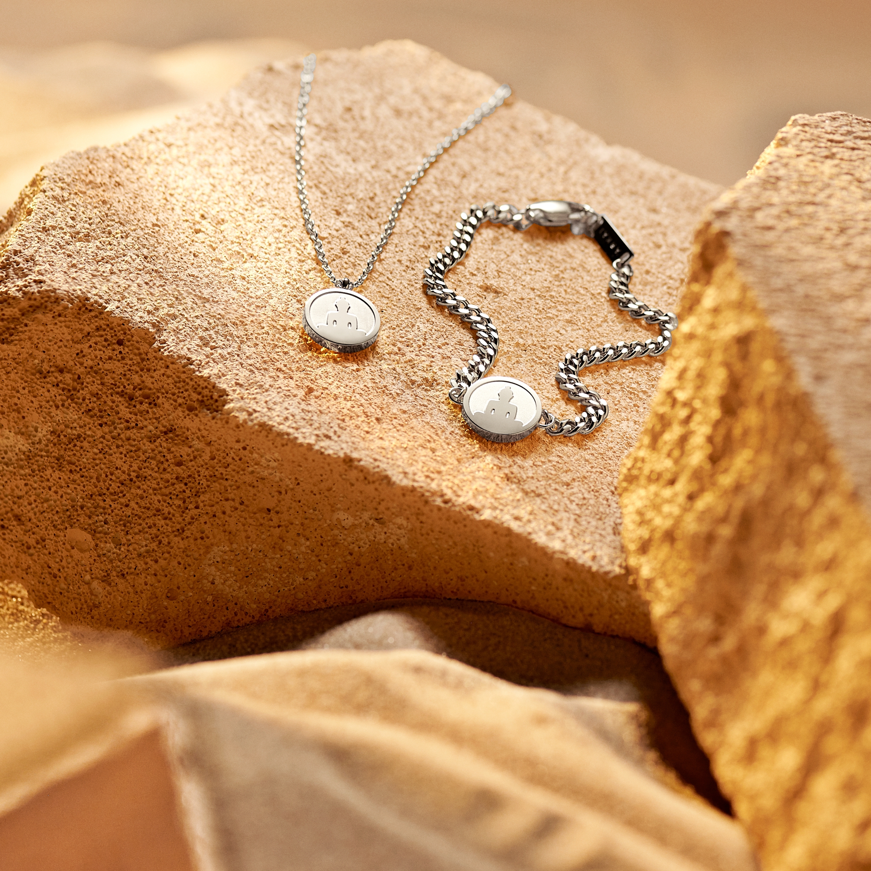 Unity | Collar con colgante circular de Buda plateado - 3