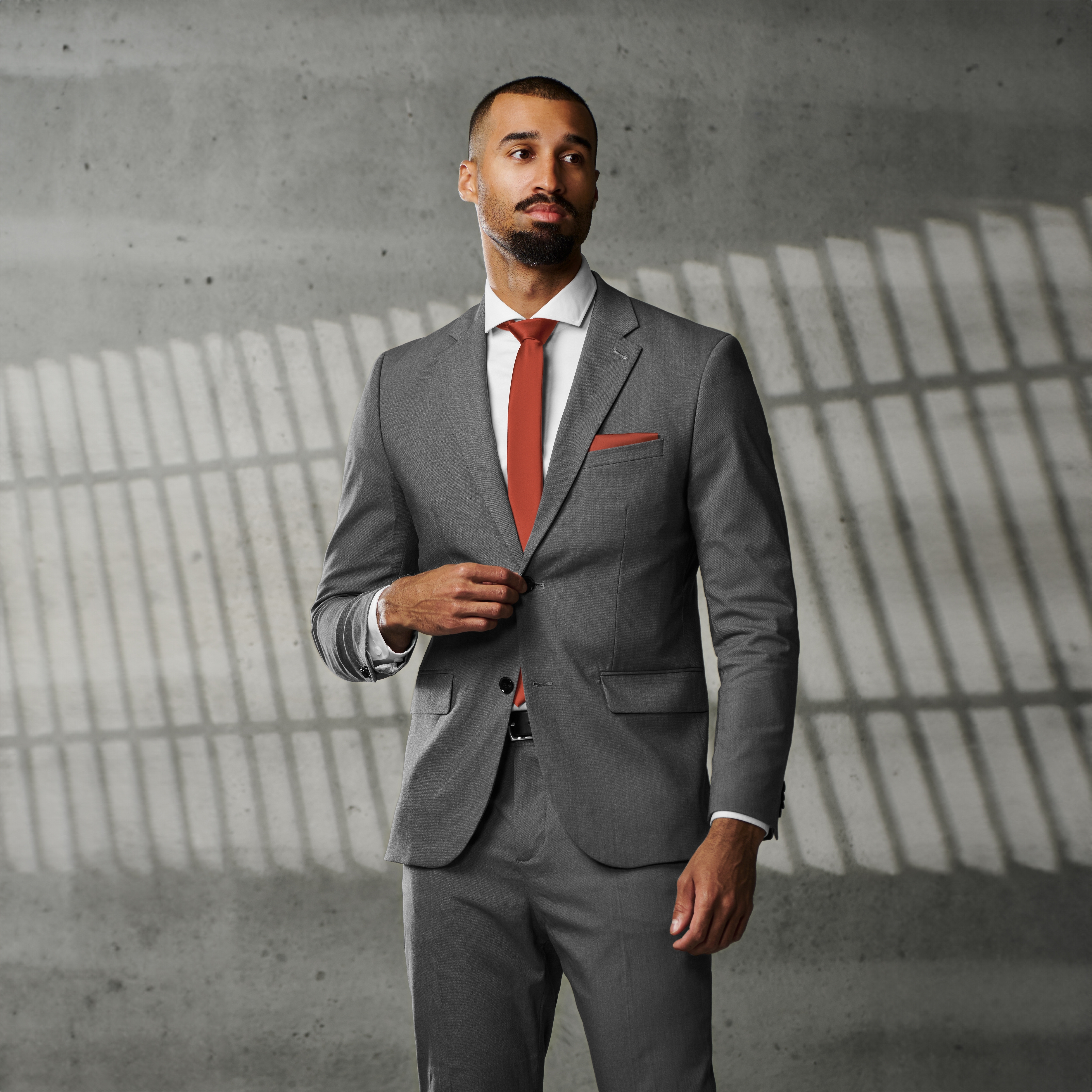 Подаръчна кутия с аксесоари за костюм | Комплект в цвят теракота, бяло и сребристо - 6