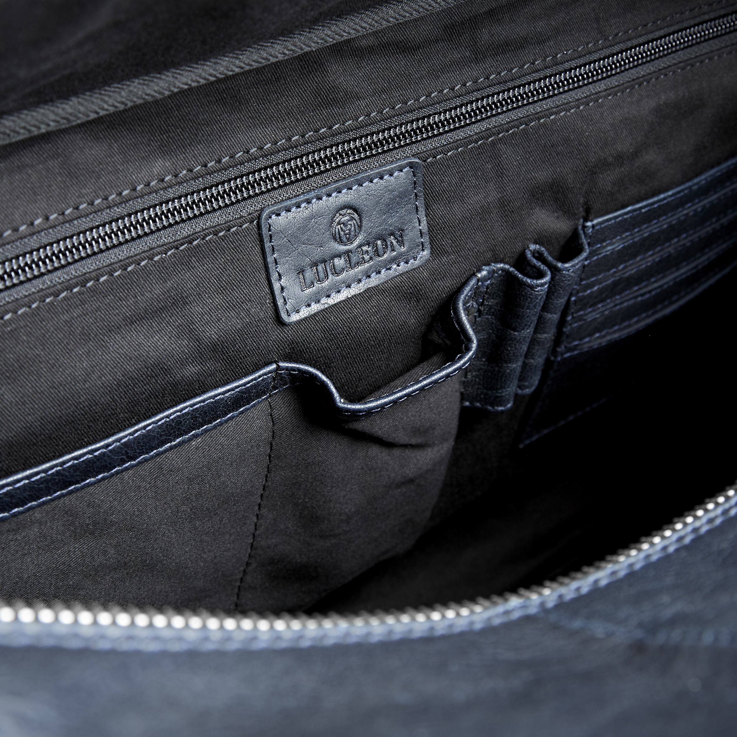 Mala Duffel em Pele Azul Escura Montreal - 12