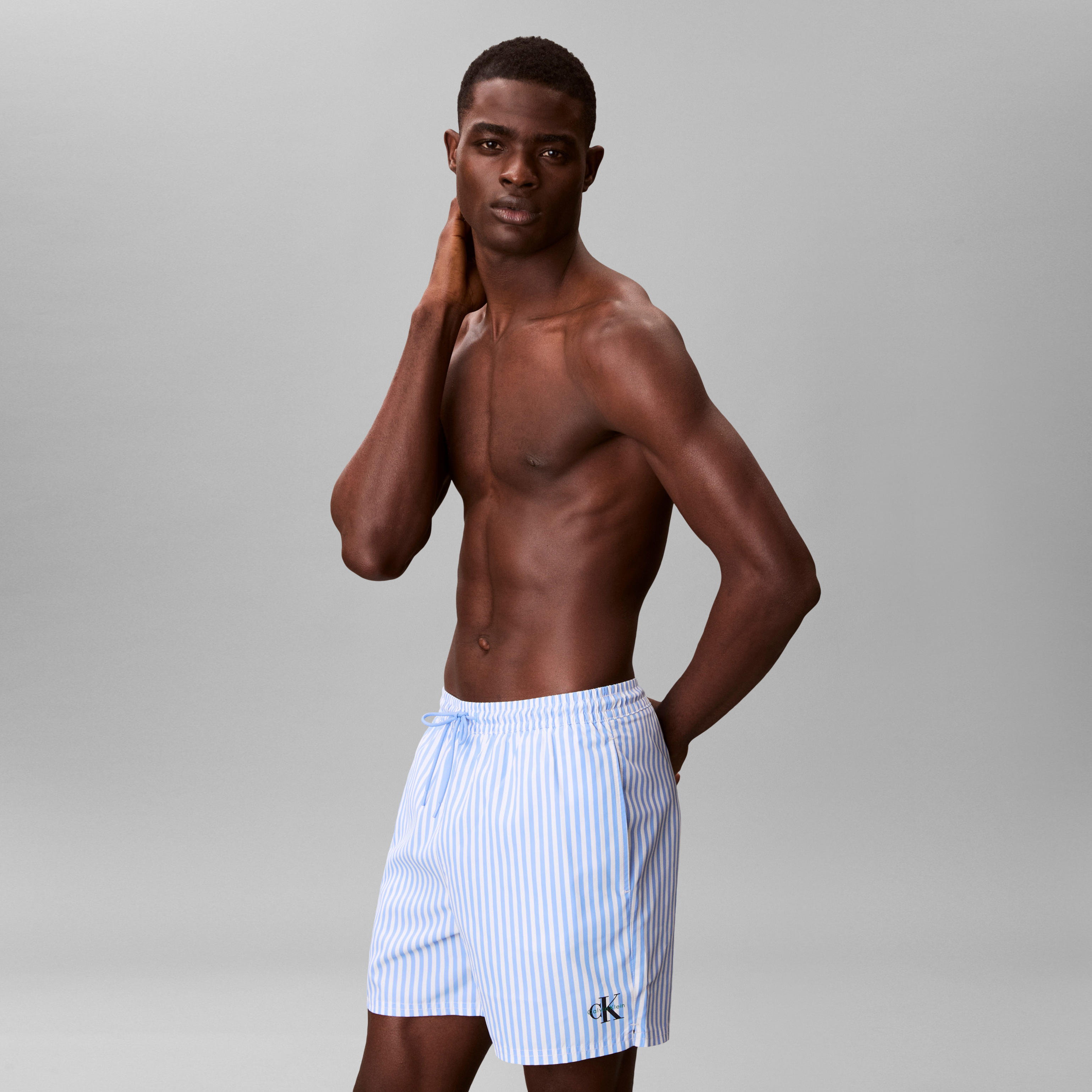 Calvin Klein | Bledomodré pruhované plavkové šortky - 3