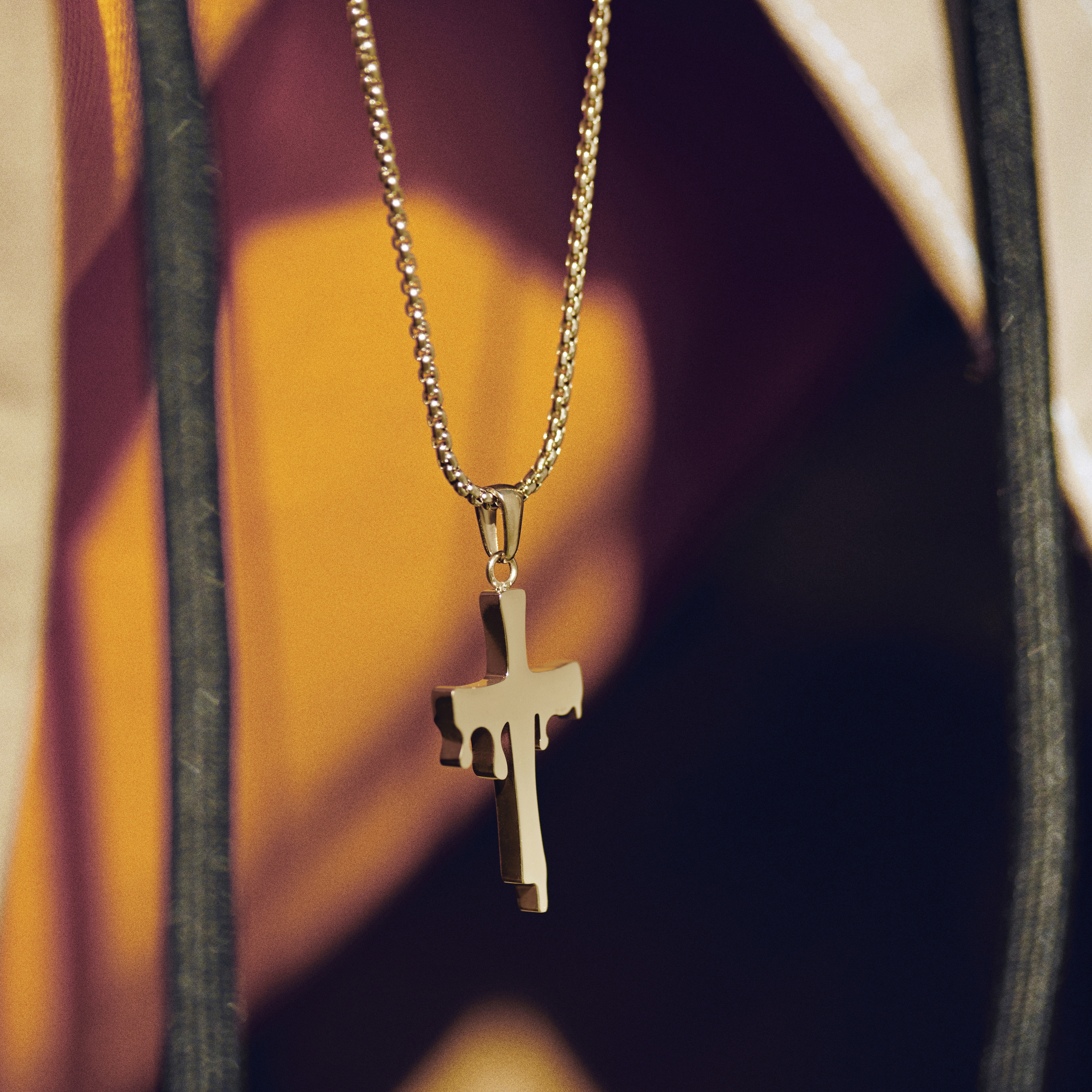 Fahrenheit | Smeltende Guldfarvet Kors Halskæde - 2