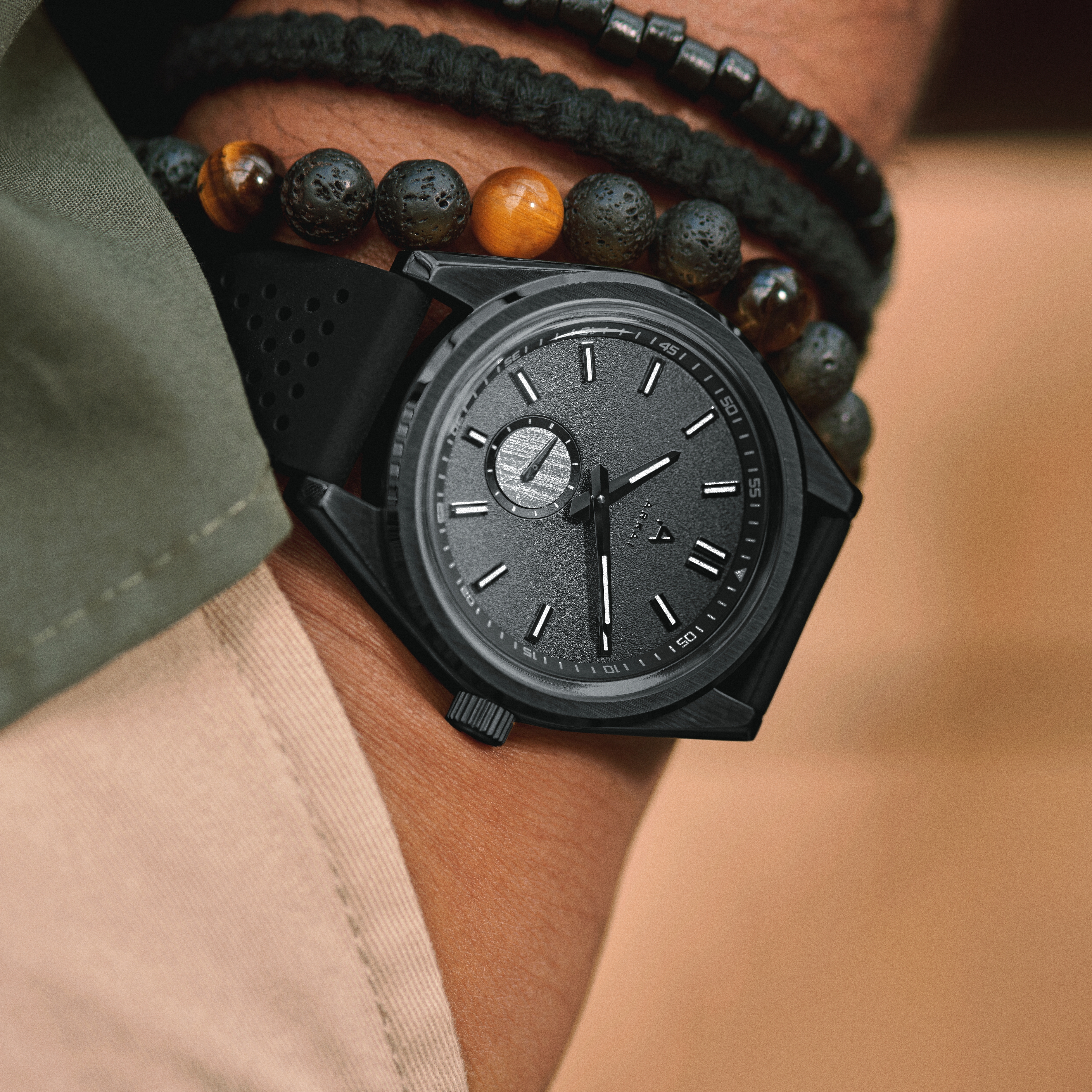 Mond | Limitovaná edícia - Hodinky z nehrdzavejúcej ocele v čiernej farbe s meteoritom - 3