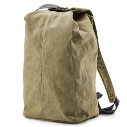 Plátený ruksak vo vintage štýle vo vojenskej zelenej farbe