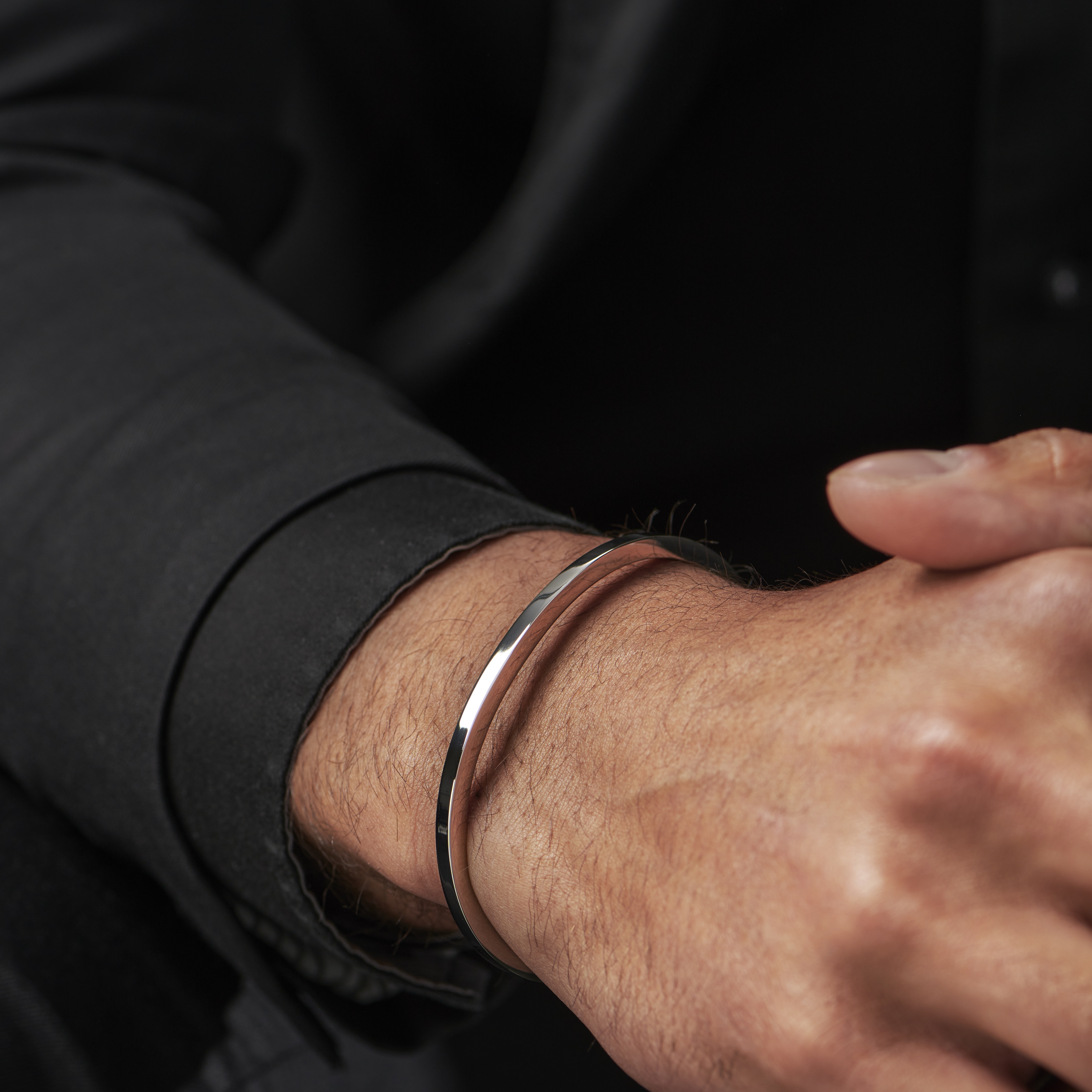 Should Men Wear Bracelets? A Bracelet Pick Up Guide - Marssos