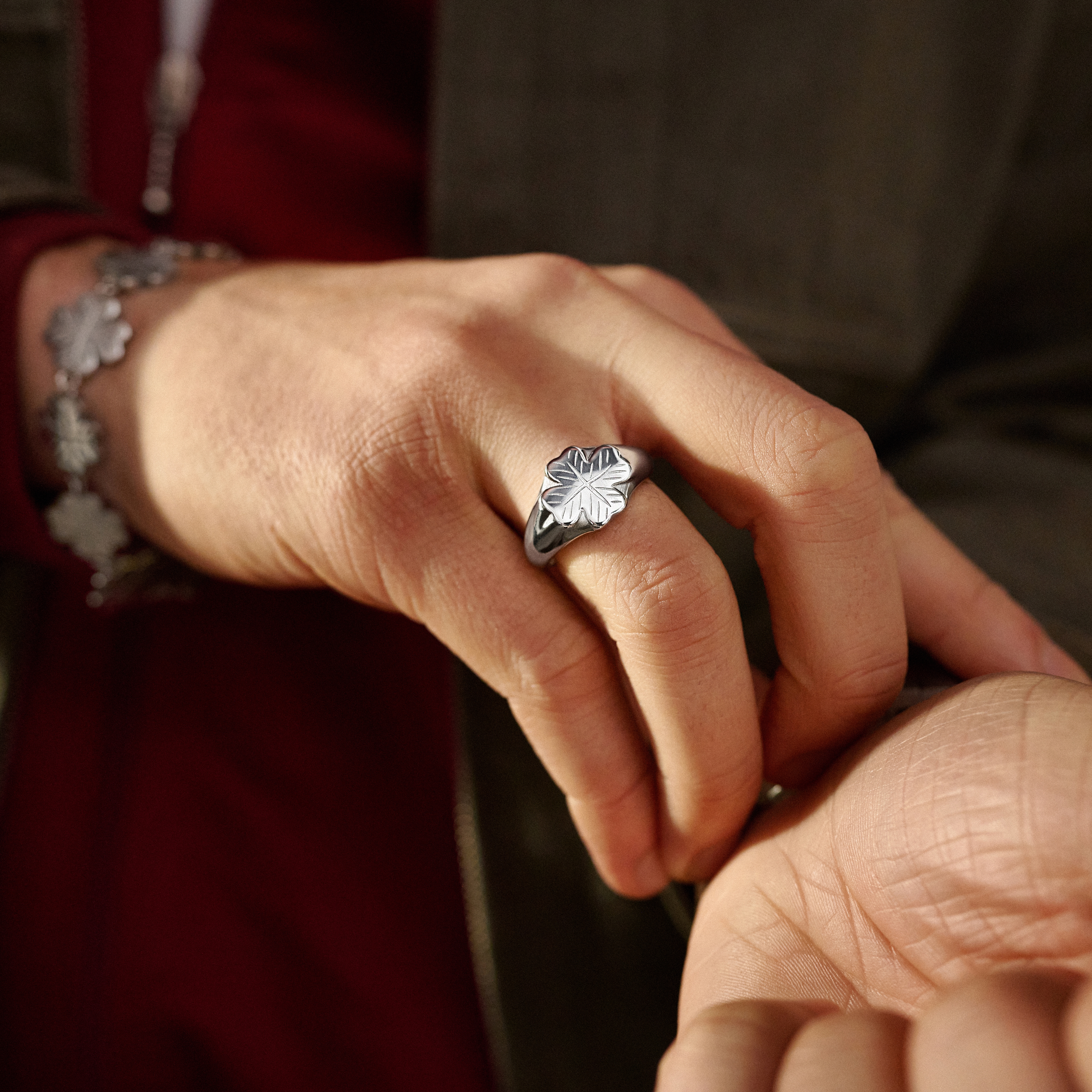 Clover | ασημί ατσάλινο δαχτυλίδι με μοτίβο τριφύλλι - 3