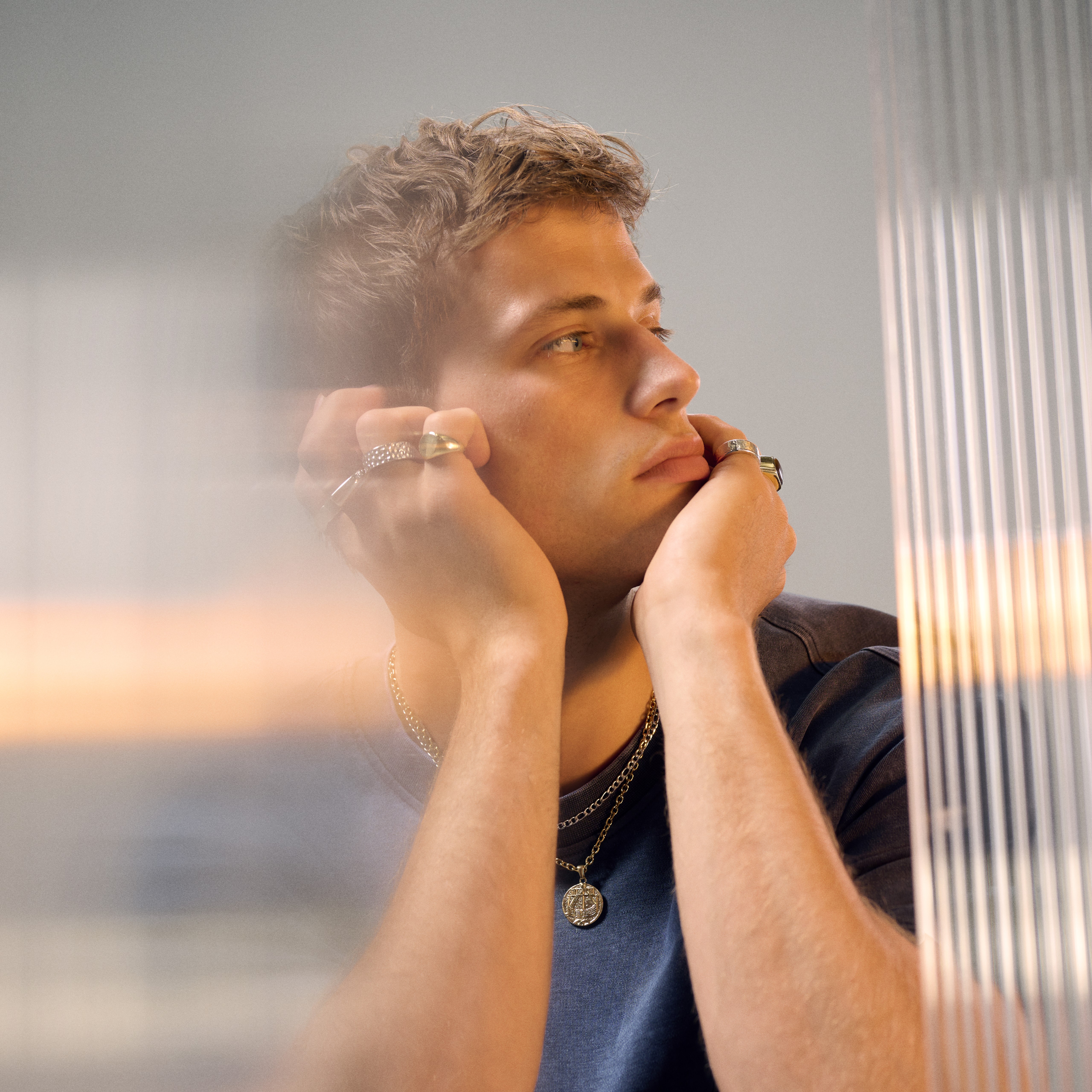 Lena Makt ogrlica u zlatnoj boji s vikinškim motivom - 4