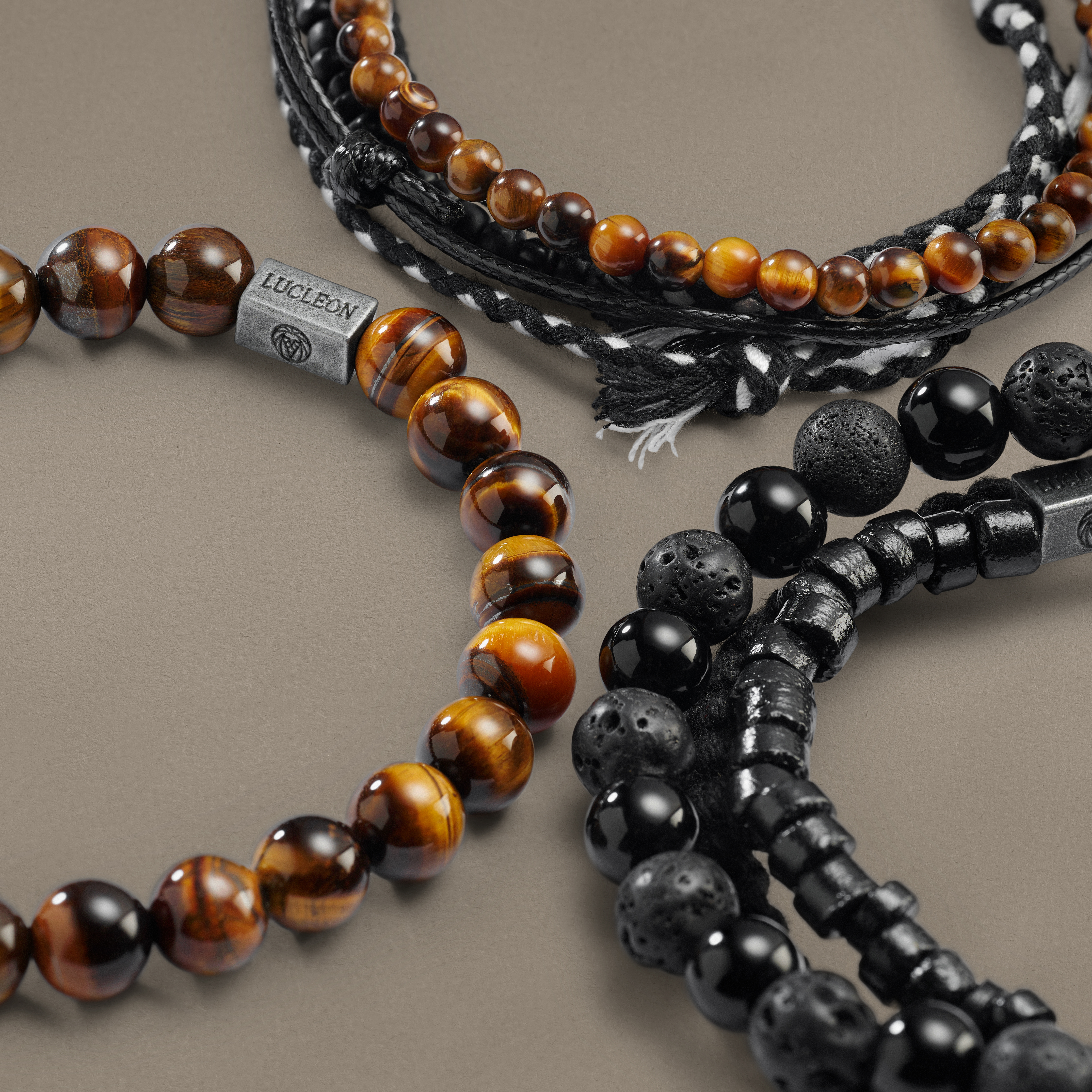 Gaveeske med Armbånd av Tigerøye, Treverk, Lavastein og Skinn - 4