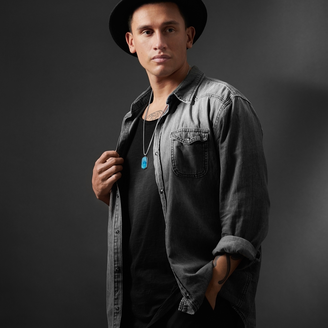 Orisun | Collier argenté avec médaille en acier inoxydable et pierre d'apatite - 3